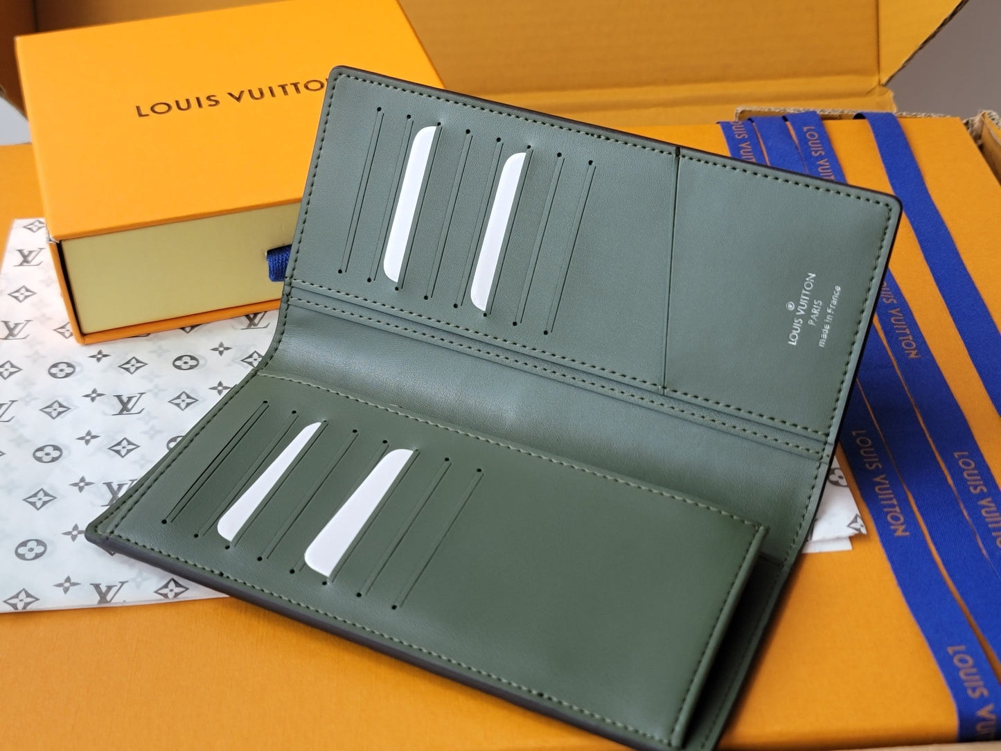 LV M84668 Brazza Wallet Multicolor Alligator Ostrich Calfskin mysite