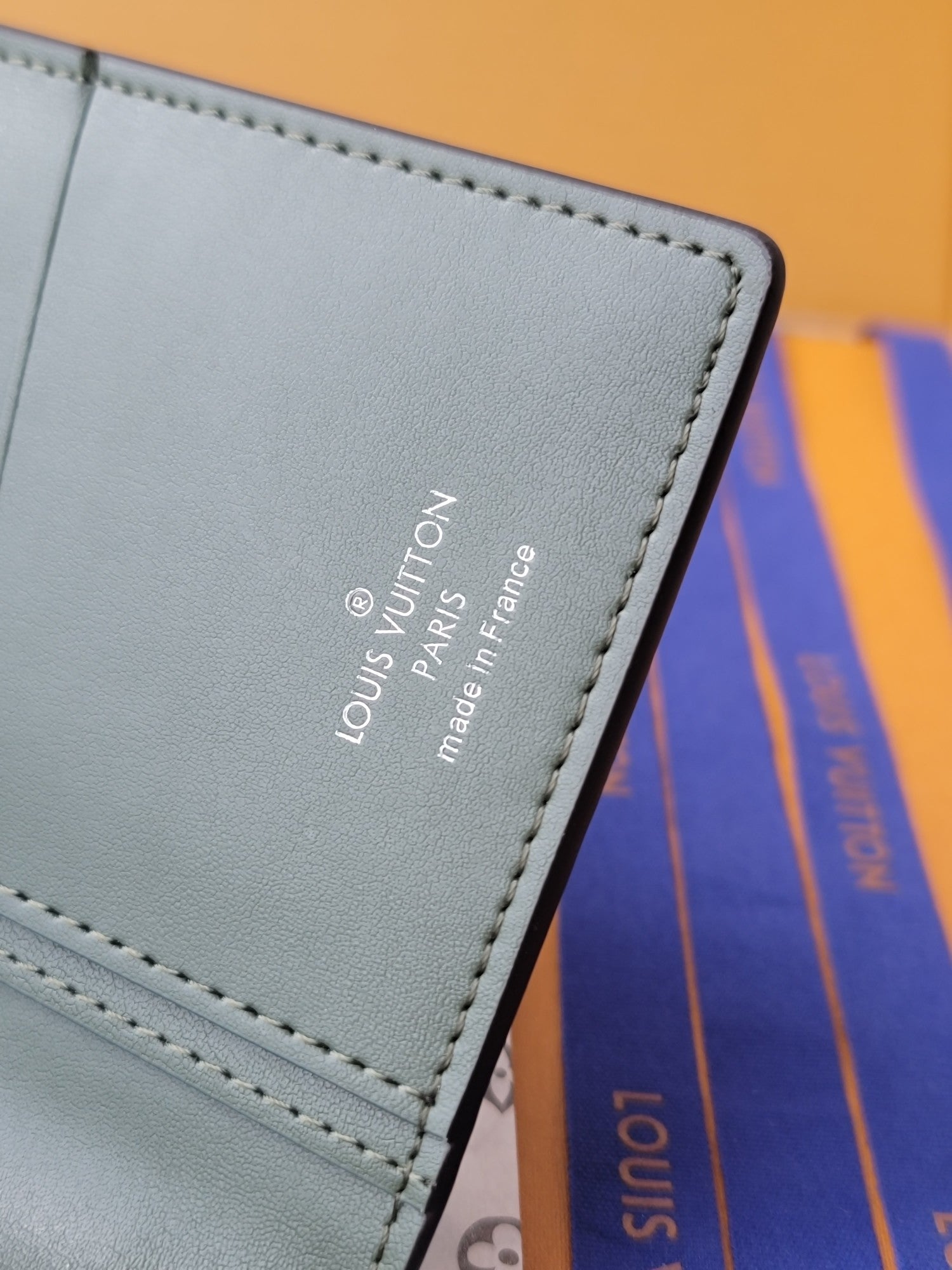 LV M84668 Brazza Wallet Multicolor Alligator Ostrich Calfskin mysite