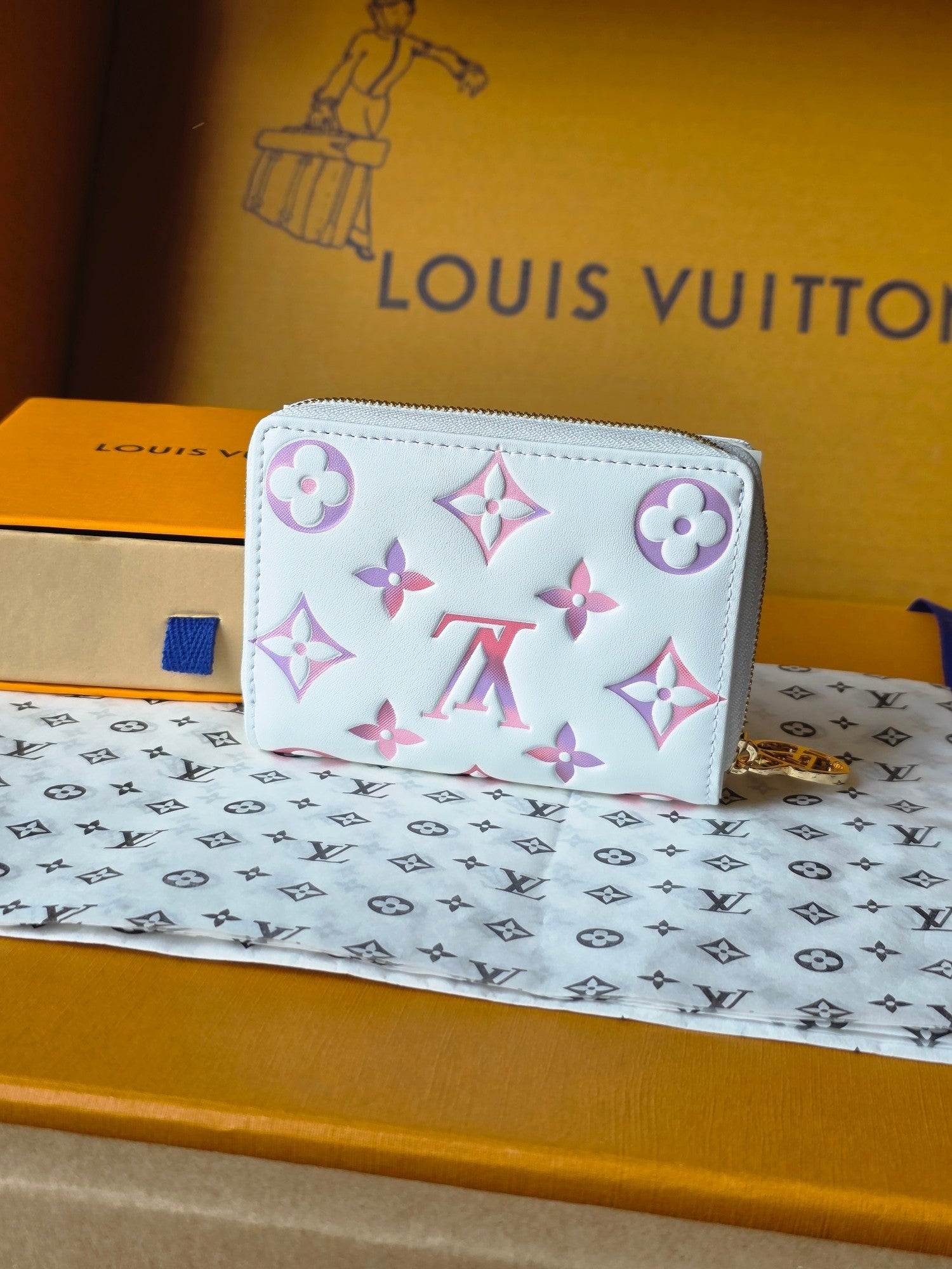 M25601 Lou Wallet  11.5cm Dream Beige Monogram Embossed Lambskin- Light GHW mysite