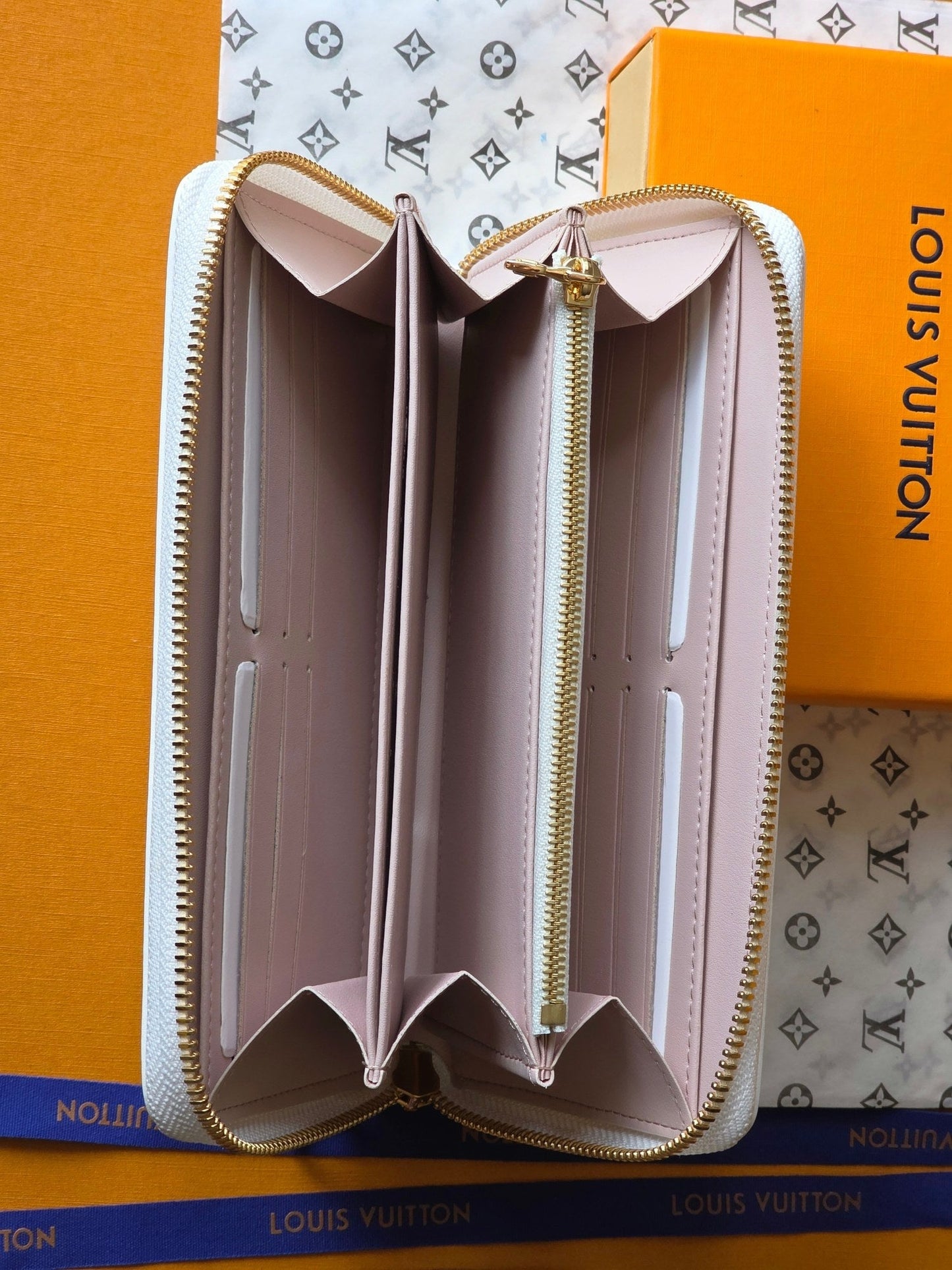 LV M15091 Zippy Wallet 19.5cm Dream Beige Monogram Embossed Lambskin- Light GHW mysite