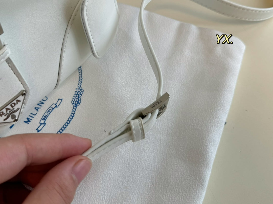 PRA 23 MOON PADDED BAG WHITE CALFSKIN WITH STRAP mysite