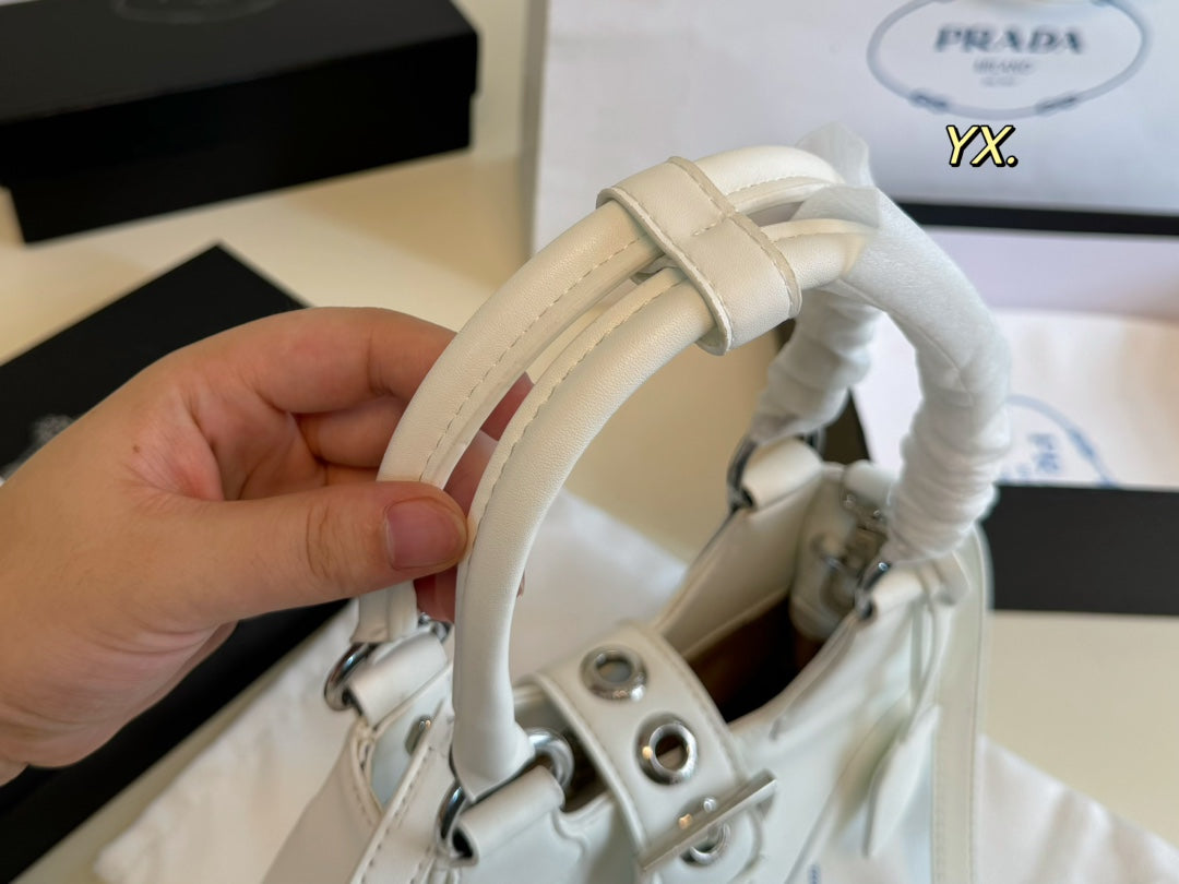 PRA 23 MOON PADDED BAG WHITE CALFSKIN WITH STRAP mysite