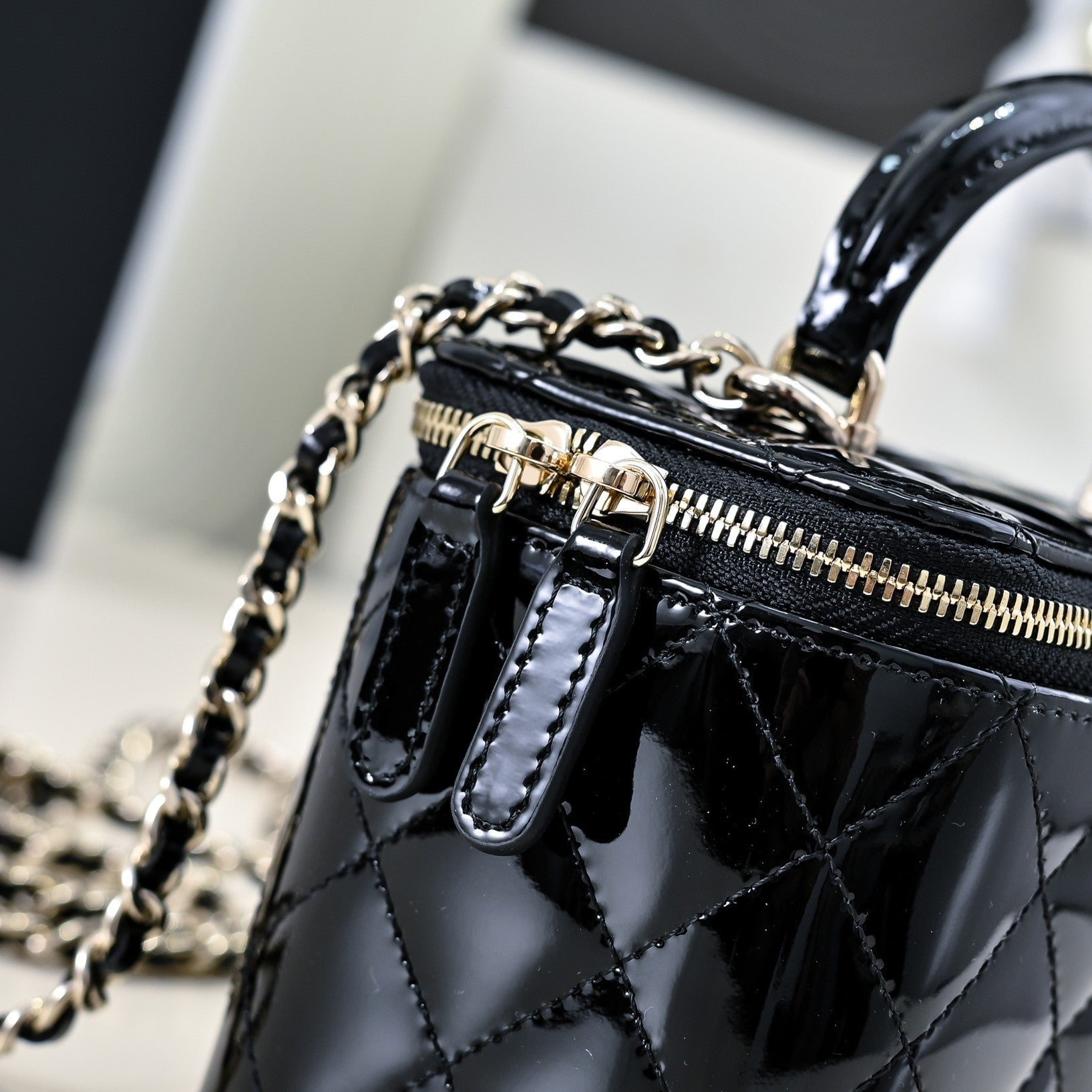 CC 24P Vanity Top Handle 16.5cm Black Patent Calfskin Light Gold Hardware mysite