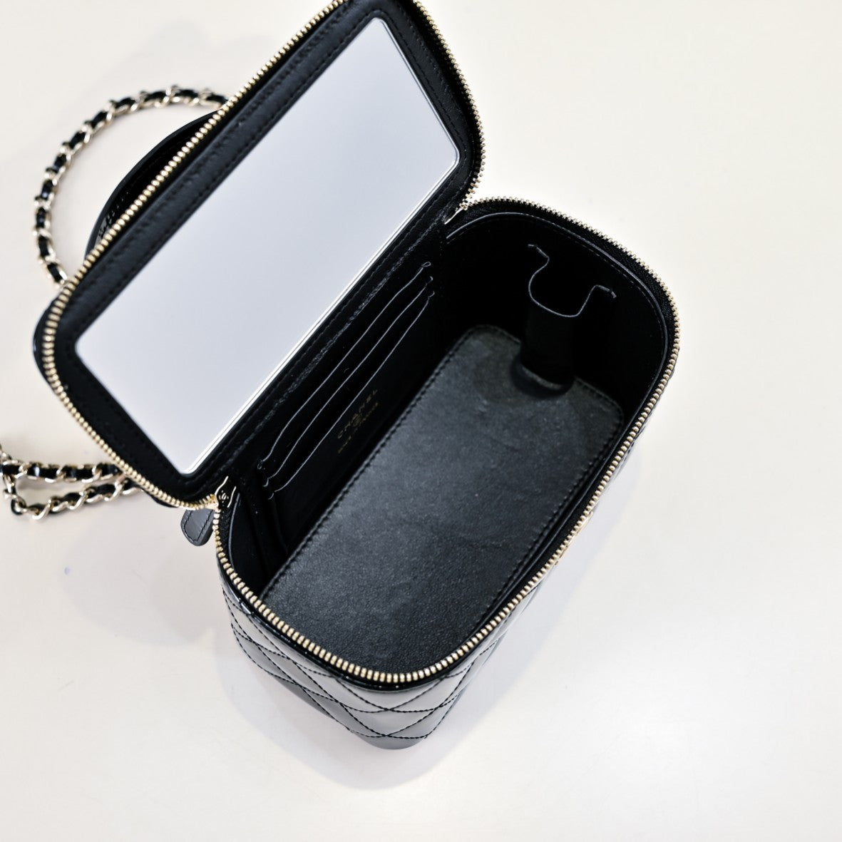 CC 24P Vanity Top Handle 16.5cm Black Patent Calfskin Light Gold Hardware mysite