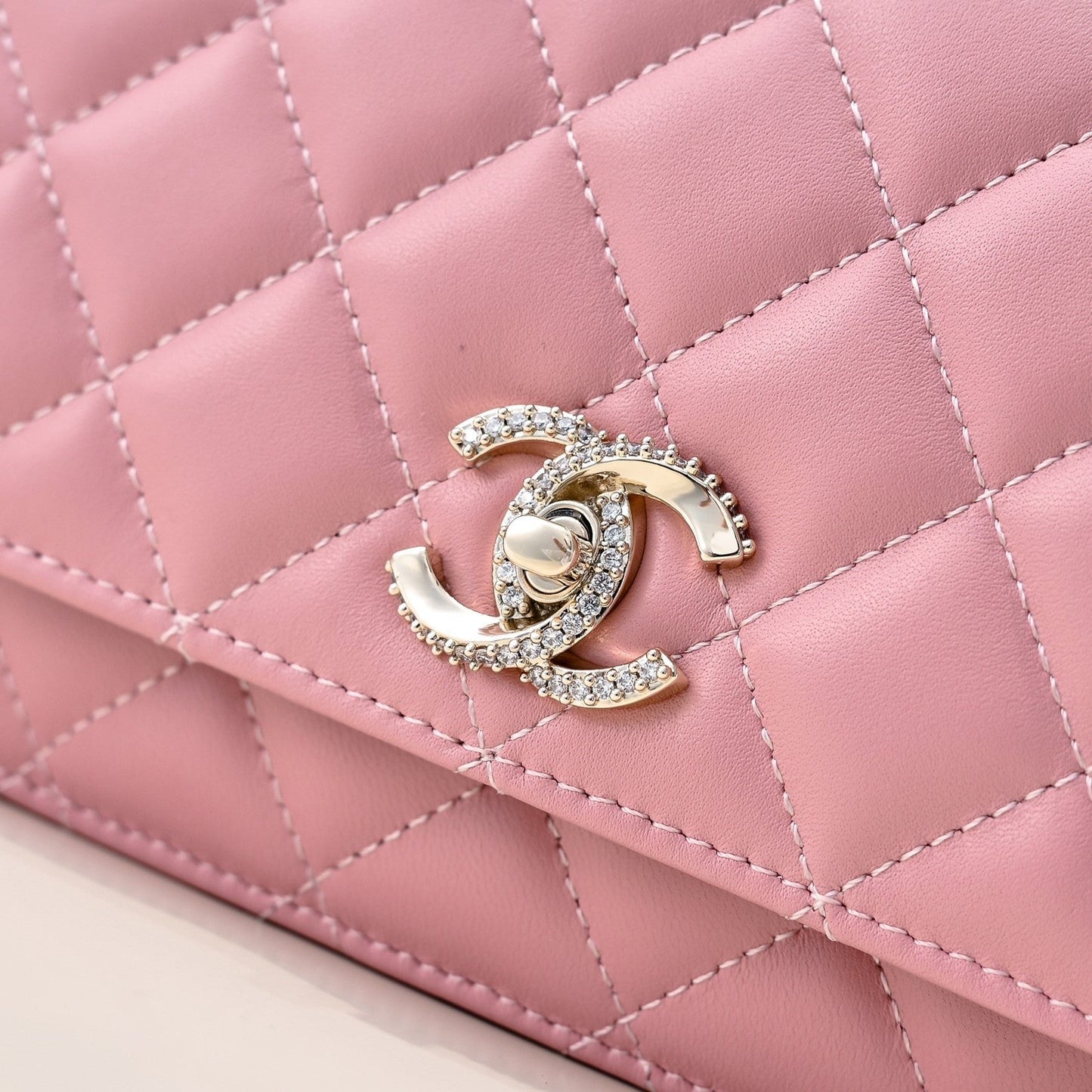 CC 24K Woc Top Handle 19cm Pink Lambskin Light Gold Hardware mysite