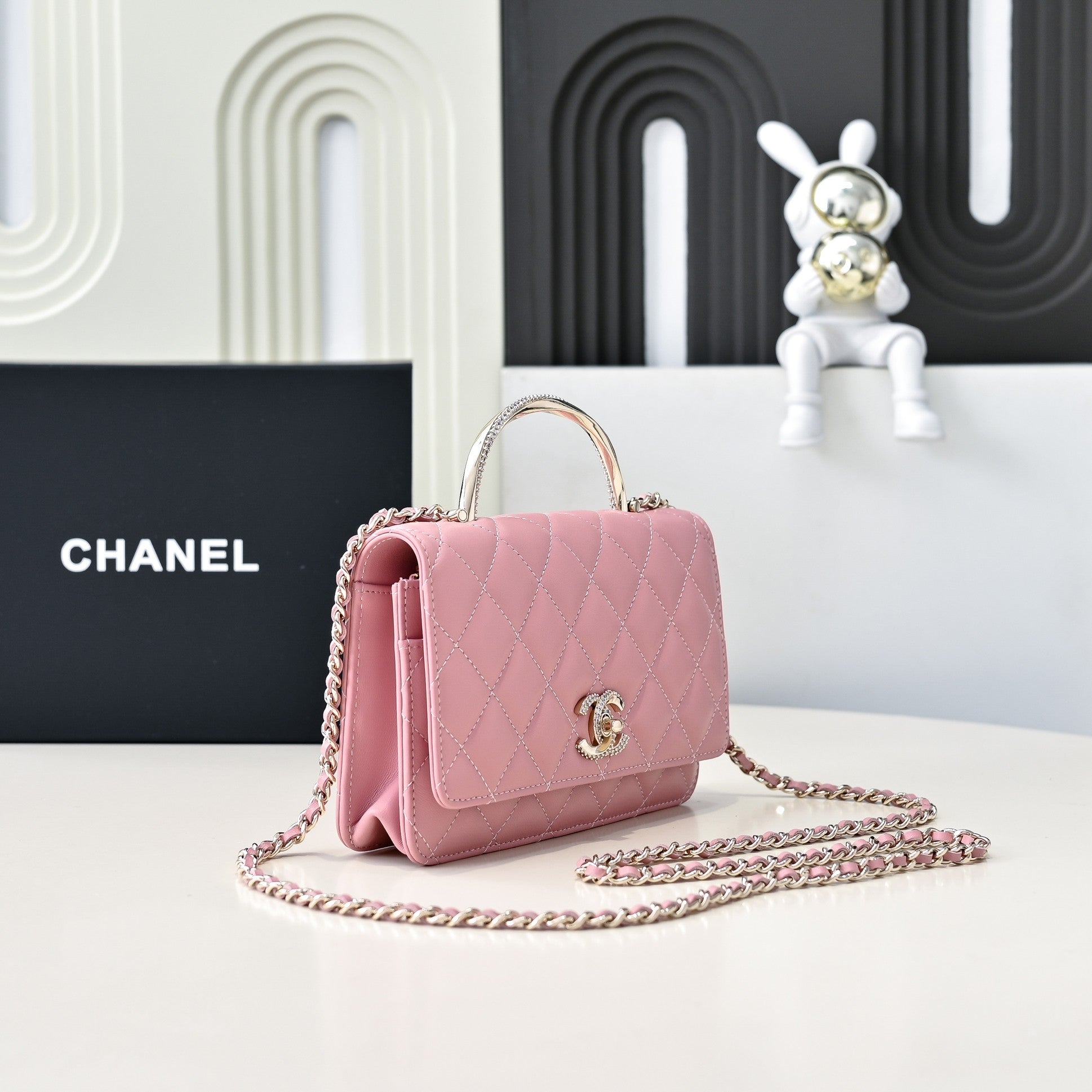 CC 24K Woc Top Handle 19cm Pink Lambskin Light Gold Hardware mysite