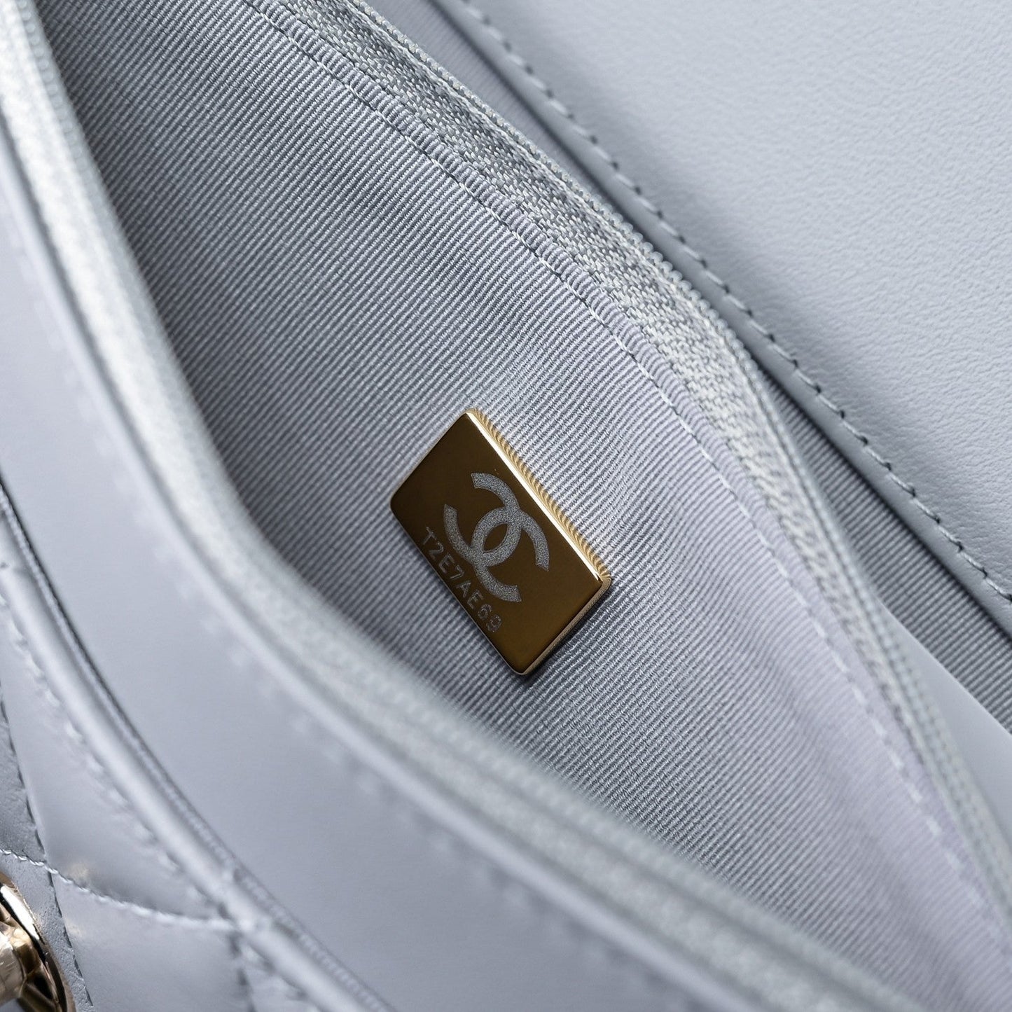 CC 24K Woc Top Handle 19cm Light Grey Lambskin Light Gold Hardware mysite