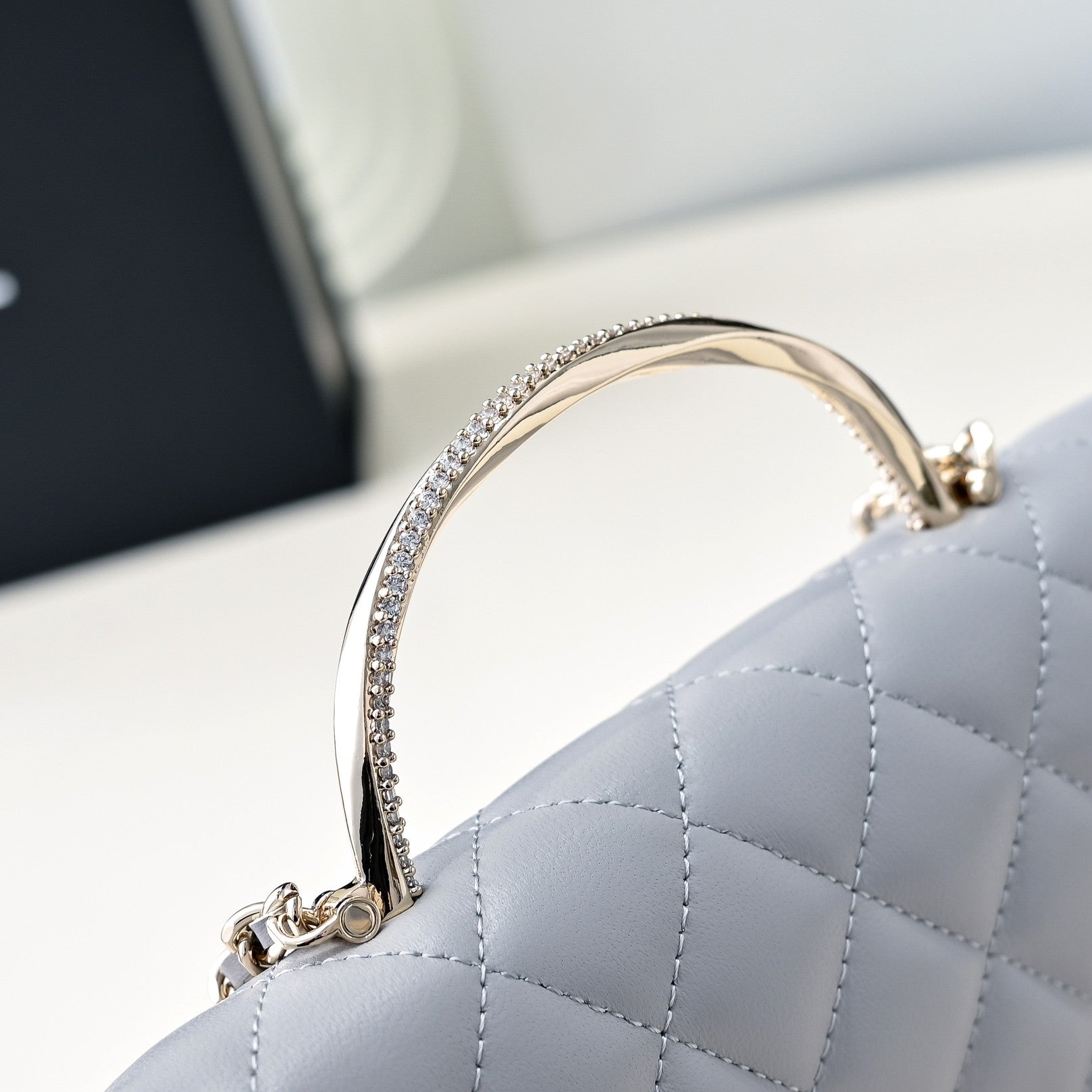 CC 24K Woc Top Handle 19cm Light Grey Lambskin Light Gold Hardware mysite