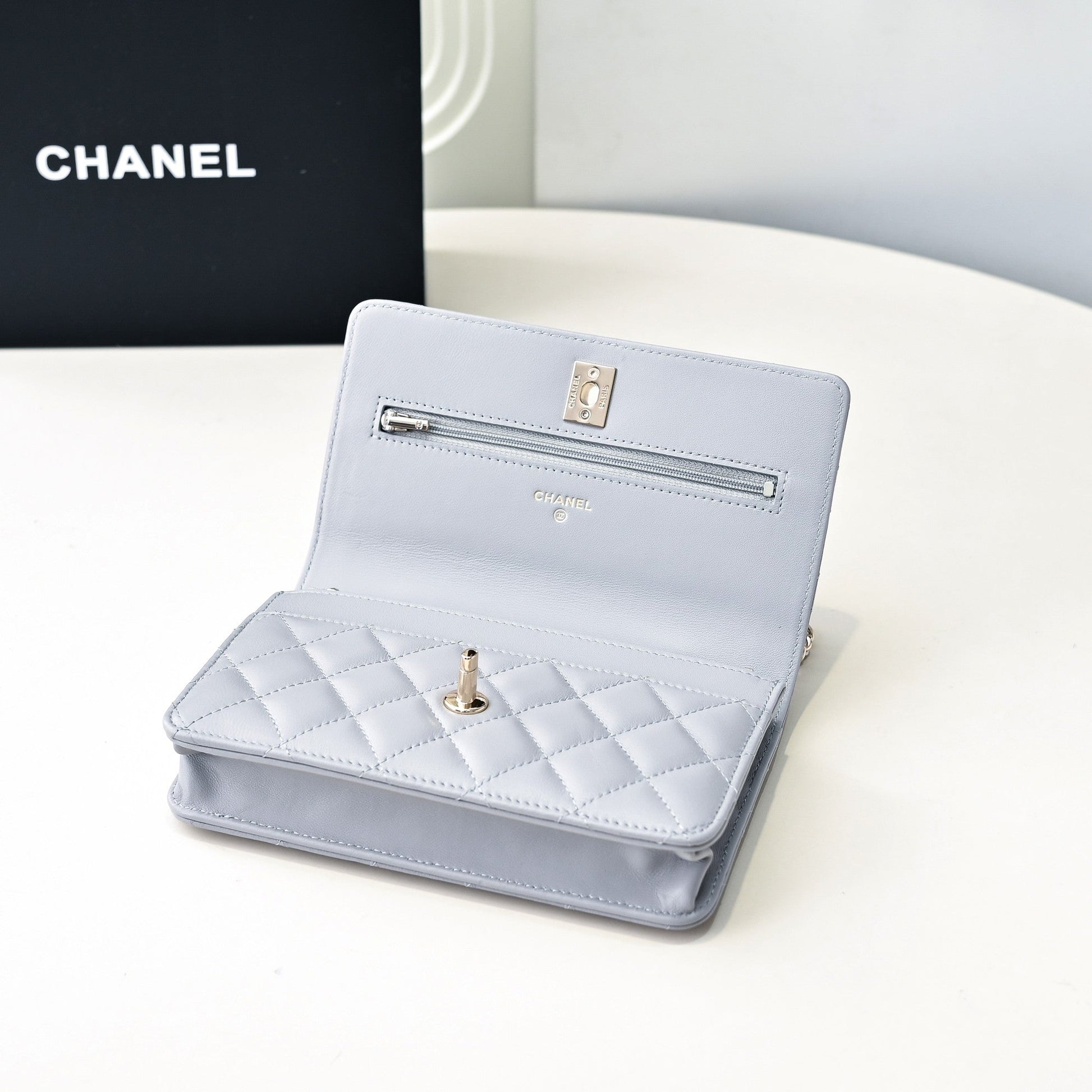 CC 24K Woc Top Handle 19cm Light Grey Lambskin Light Gold Hardware mysite