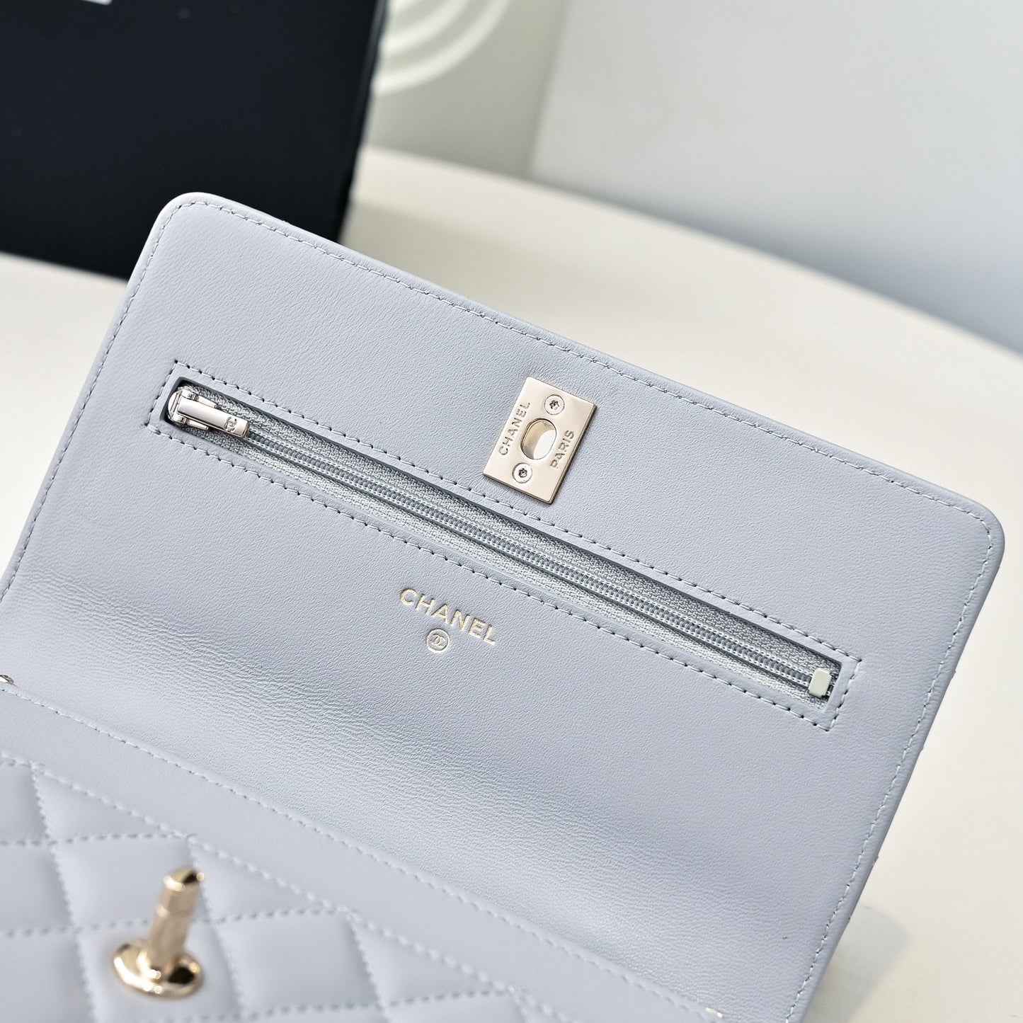 CC 24K Woc Top Handle 19cm Light Grey Lambskin Light Gold Hardware mysite