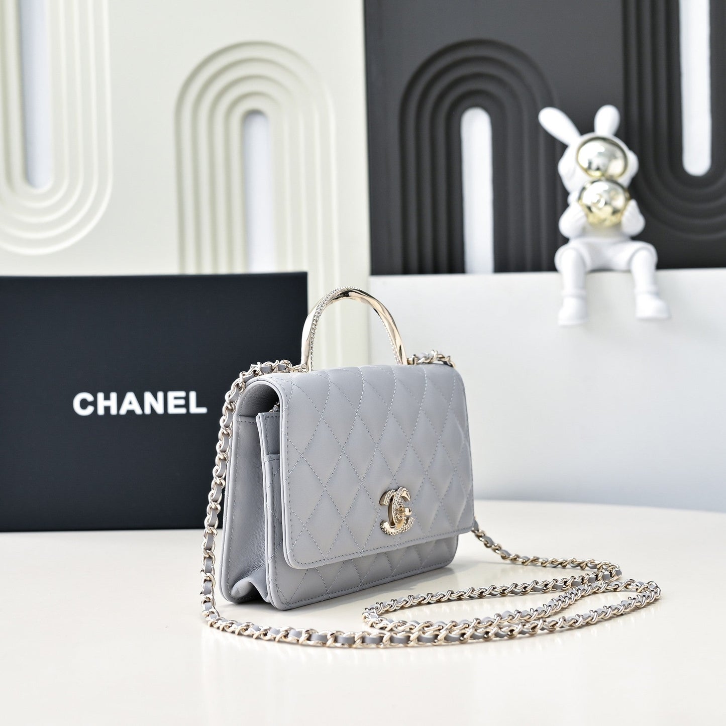 CC 24K Woc Top Handle 19cm Light Grey Lambskin Light Gold Hardware mysite