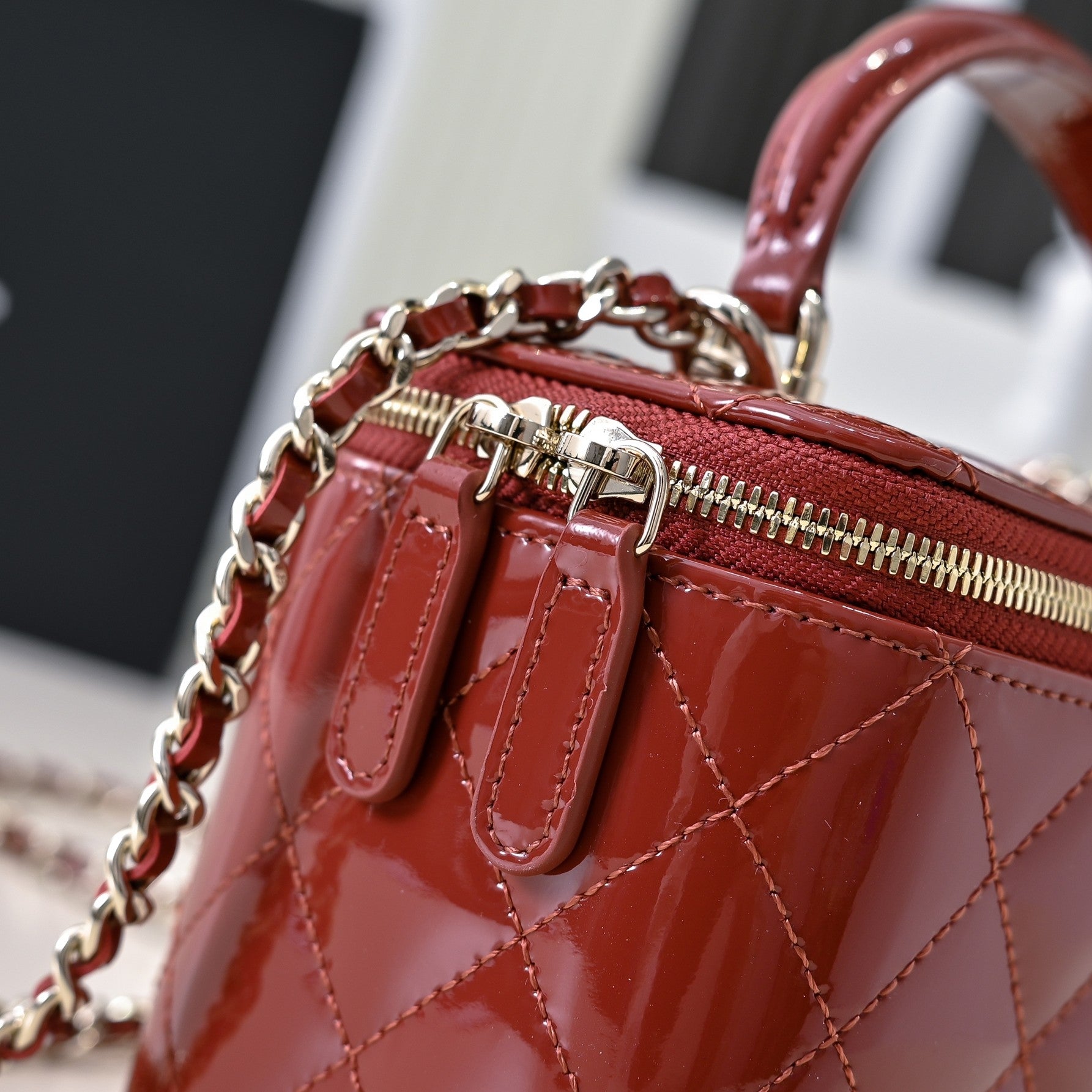 CC 24P Vanity Top Handle 16.5cm Black Patent Calfskin Light Gold Hardware mysite