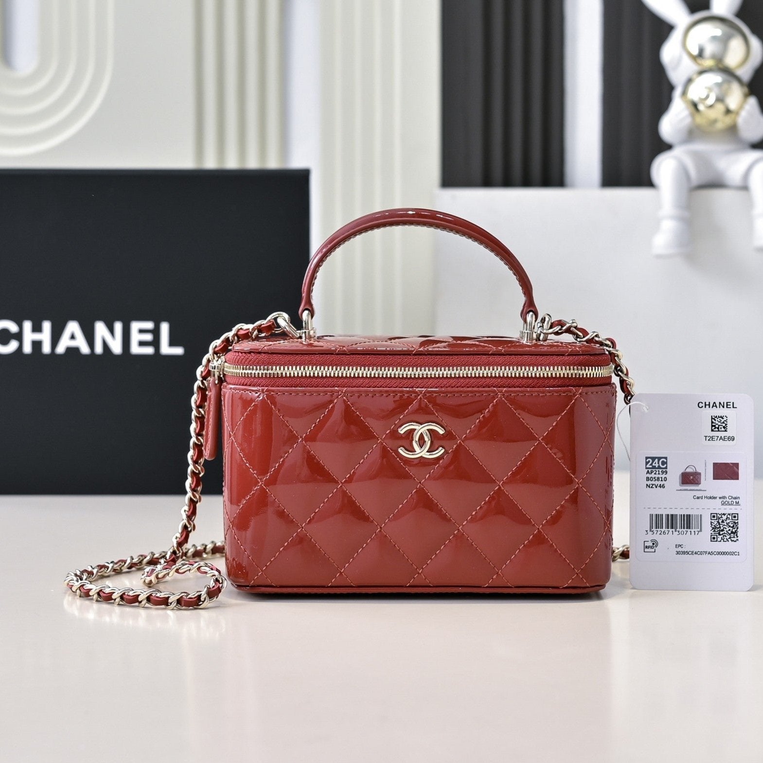 CC 24P Vanity Top Handle 16.5cm Black Patent Calfskin Light Gold Hardware mysite