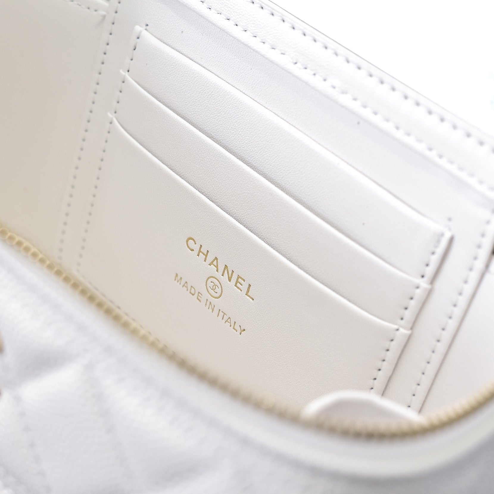 CC 25C Vanity Top Handle 17cm White Grained Calfskin Light Gold Hardware mysite