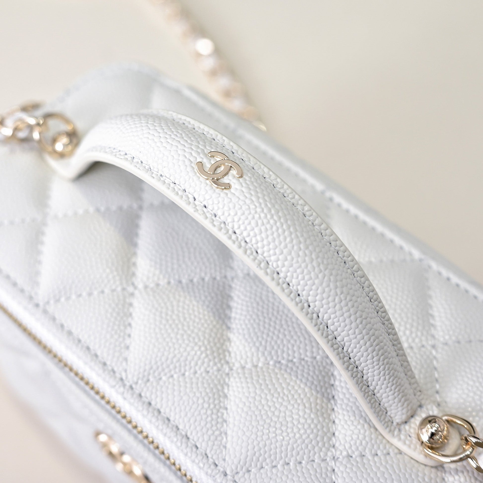 CC 25C Vanity Top Handle 17cm White Grained Calfskin Light Gold Hardware mysite