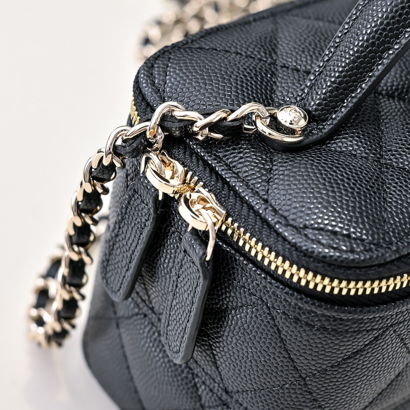 CC 25C Vanity Top Handle 17cm Black Grained Calfskin Light Gold Hardware mysite