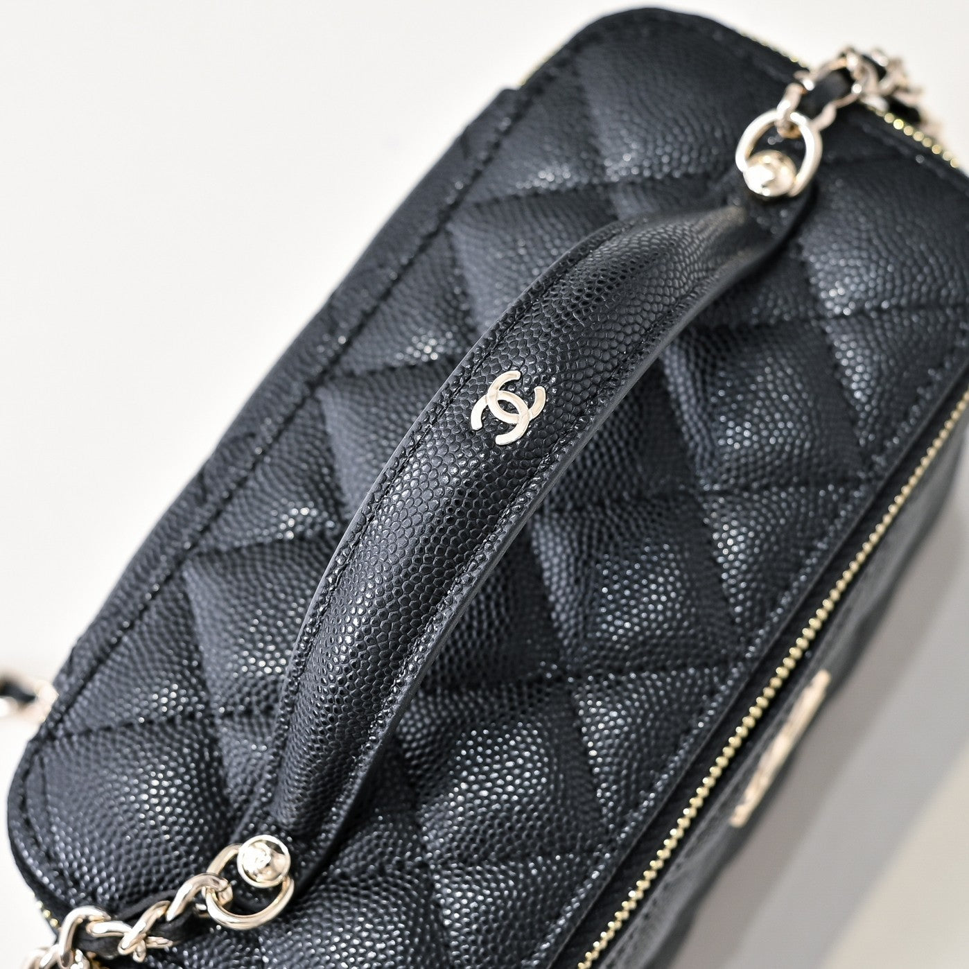 CC 25C Vanity Top Handle 17cm Black Grained Calfskin Light Gold Hardware mysite