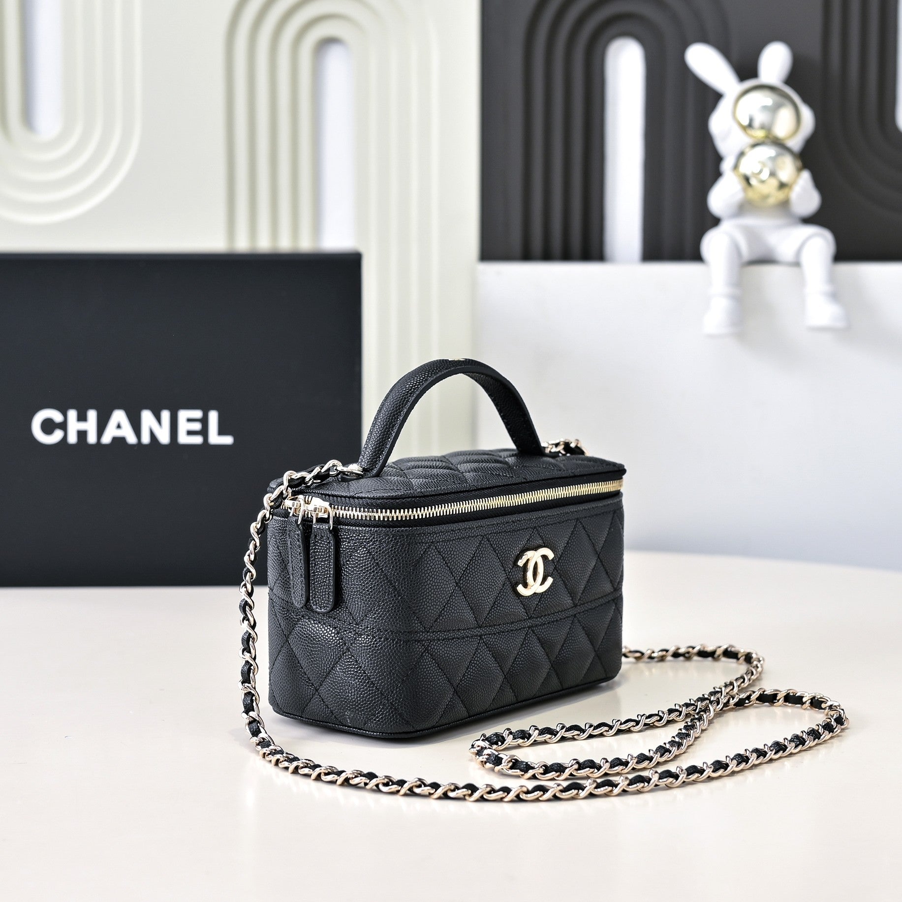 CC 25C Vanity Top Handle 17cm Black Grained Calfskin Light Gold Hardware mysite