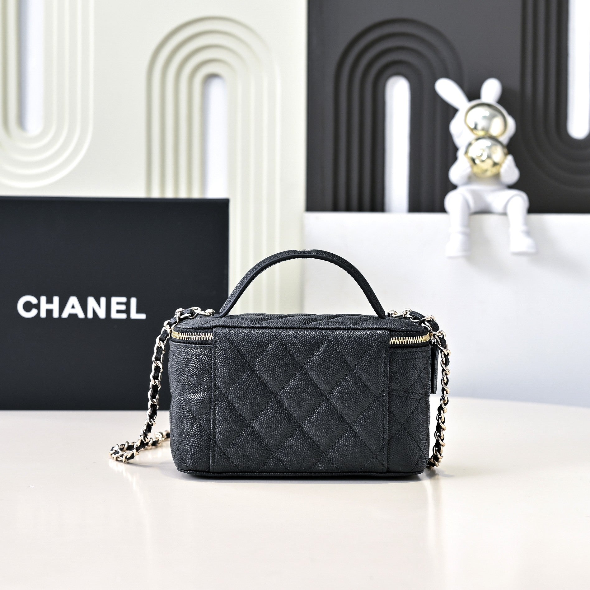 CC 25C Vanity Top Handle 17cm Black Grained Calfskin Light Gold Hardware mysite