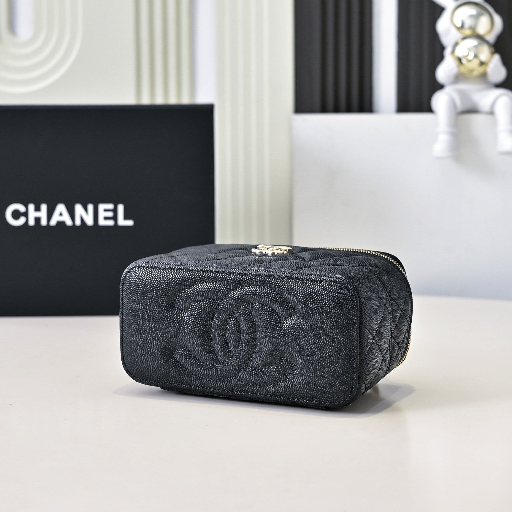 CC 25C Vanity Top Handle 17cm Black Grained Calfskin Light Gold Hardware mysite