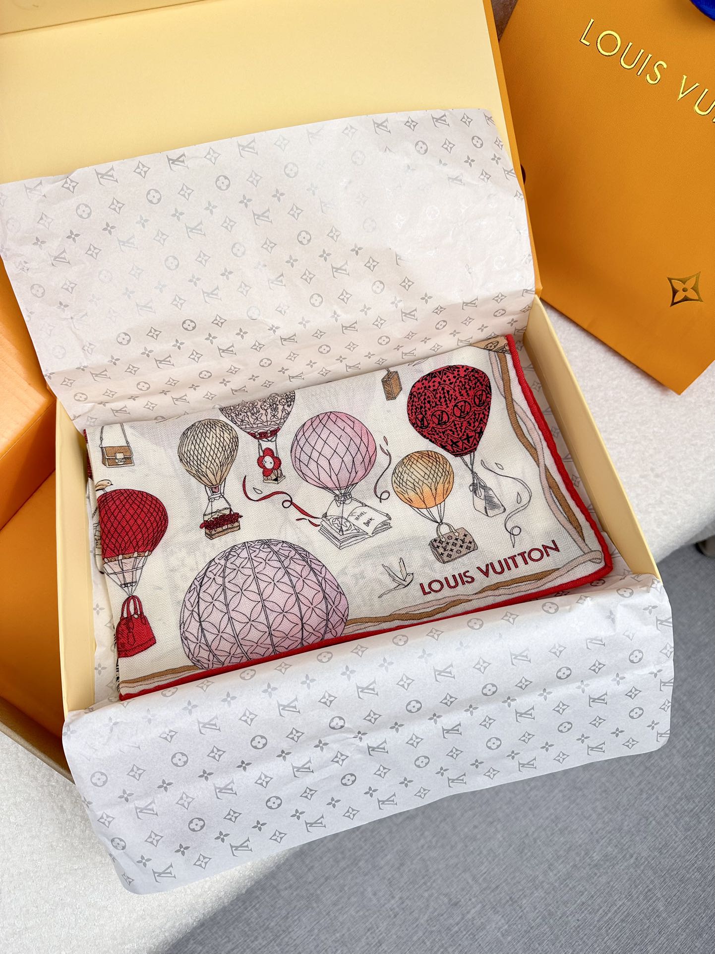 UP AND AWAY 70 CM SQUARE SILK SCARF COLORFUL 399801 mysite