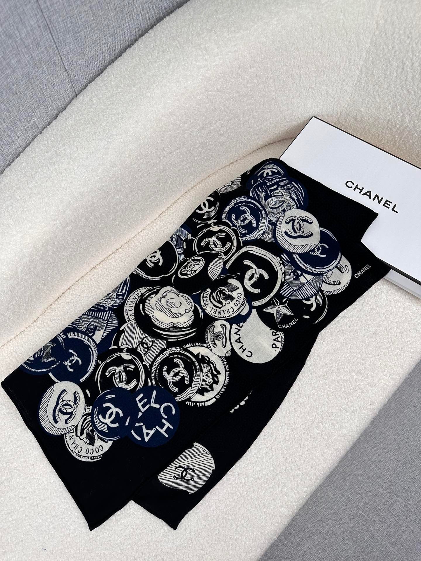 SQUARE SCARF 70 CM IN BLACK MIX WHITE CASHMERE AND SILK 399802 mysite