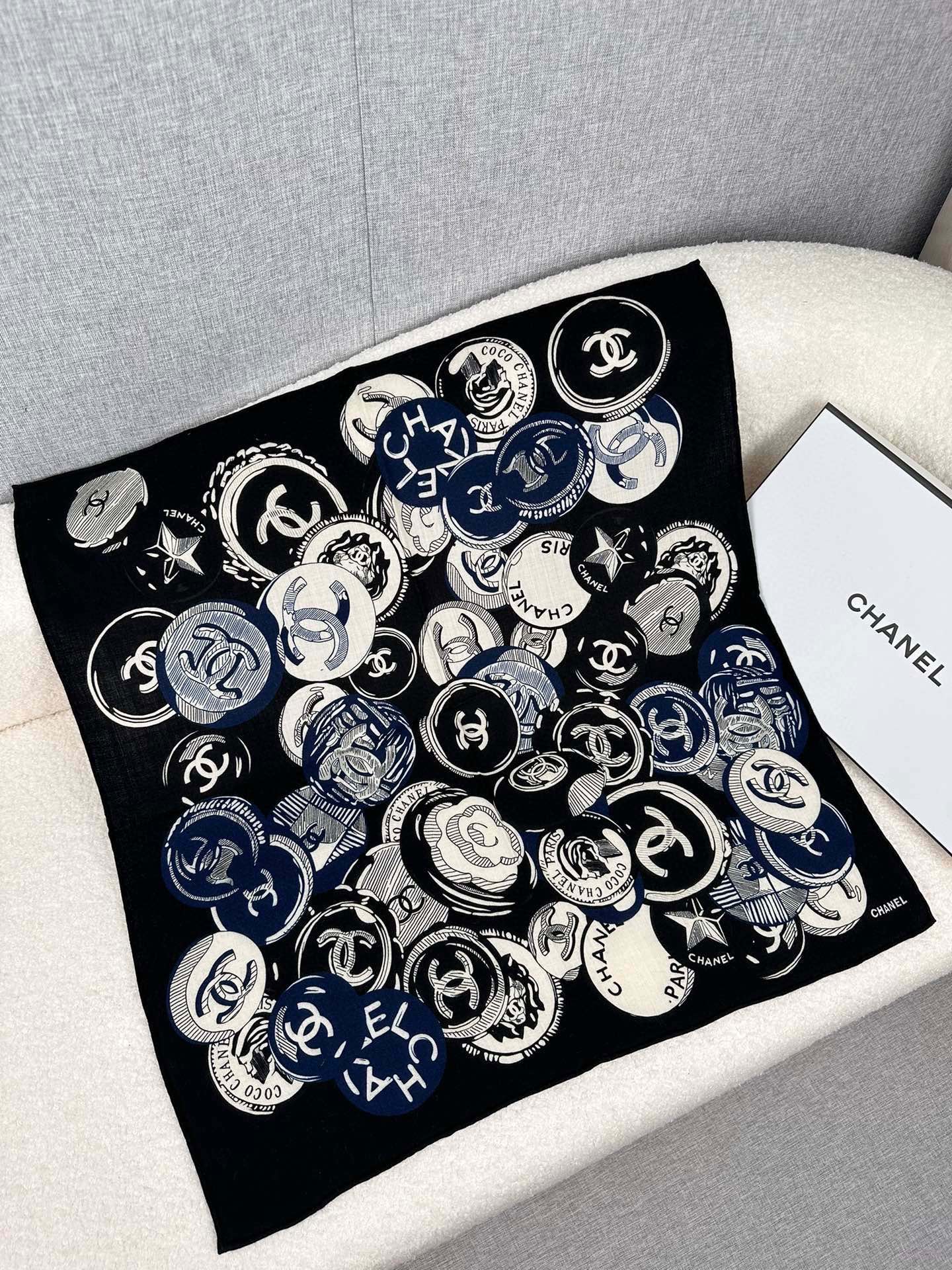 SQUARE SCARF 70 CM IN BLACK MIX WHITE CASHMERE AND SILK 399802 mysite