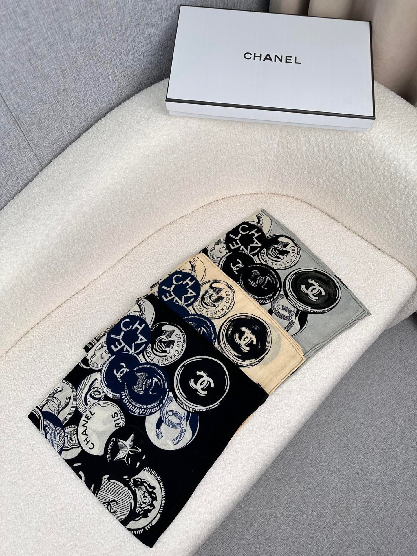 SQUARE SCARF 70 CM IN BLACK MIX WHITE CASHMERE AND SILK 399803 mysite