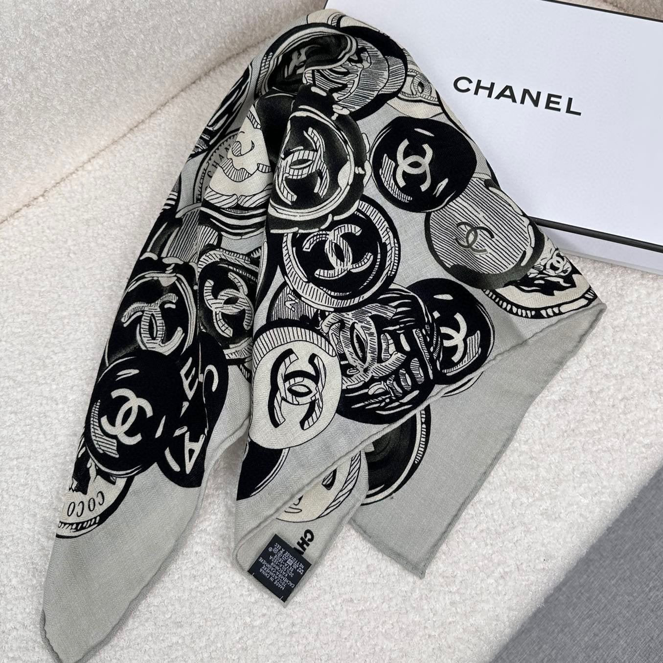 SQUARE SCARF 70 CM IN BLACK MIX WHITE CASHMERE AND SILK 399803 mysite