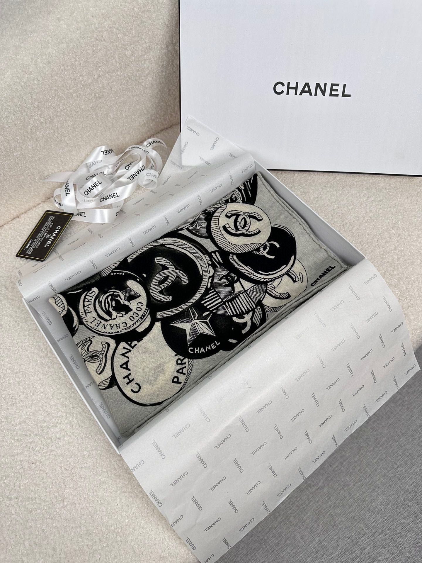 SQUARE SCARF 70 CM IN BLACK MIX WHITE CASHMERE AND SILK 399803 mysite