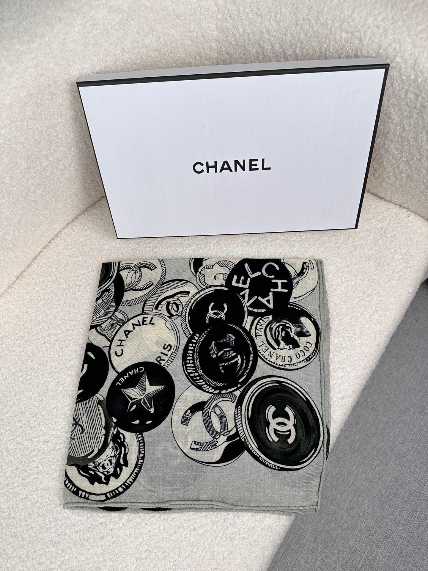 SQUARE SCARF 70 CM IN BLACK MIX WHITE CASHMERE AND SILK 399803 mysite