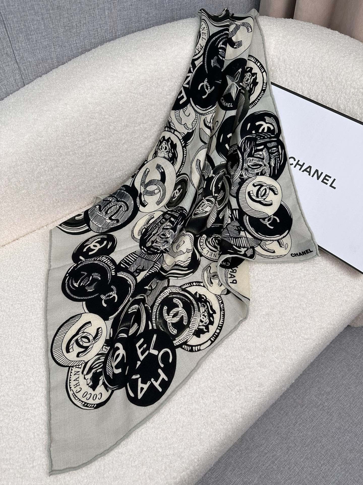 SQUARE SCARF 70 CM IN BLACK MIX WHITE CASHMERE AND SILK 399803 mysite