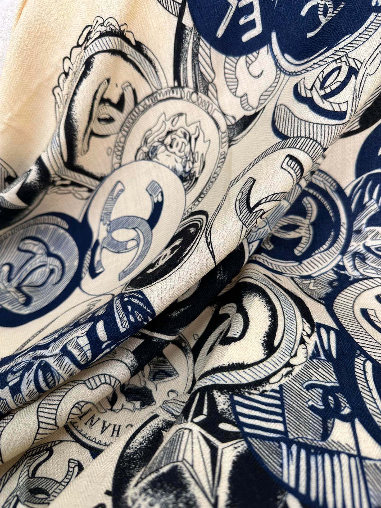 SQUARE SCARF 70 CM IN COLORFUL CASHMERE AND SILK 399804 mysite