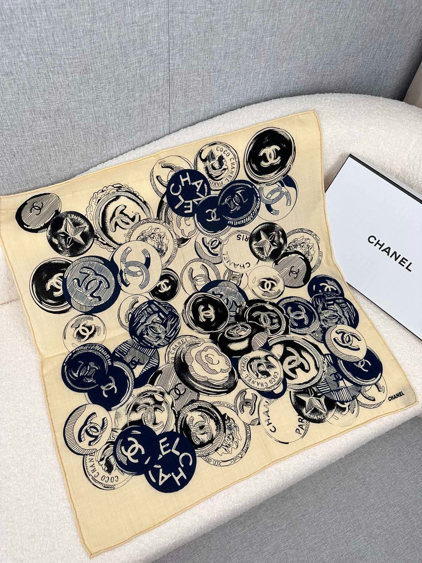 SQUARE SCARF 70 CM IN COLORFUL CASHMERE AND SILK 399804 mysite