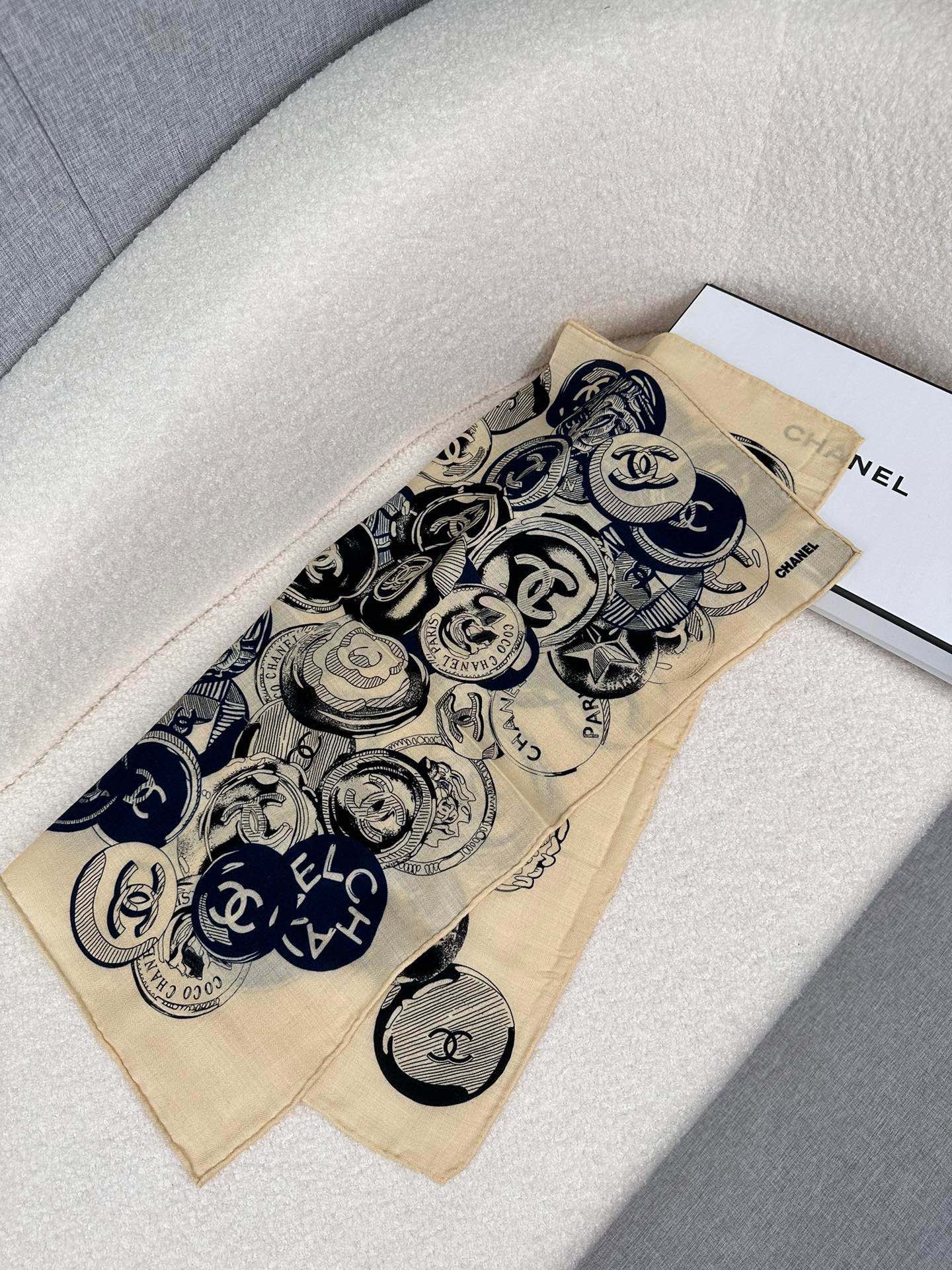 SQUARE SCARF 70 CM IN COLORFUL CASHMERE AND SILK 399804 mysite