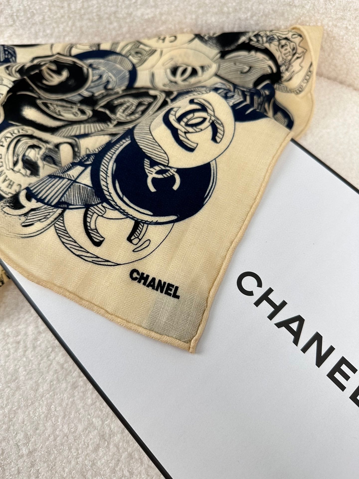 SQUARE SCARF 70 CM IN COLORFUL CASHMERE AND SILK 399804 mysite