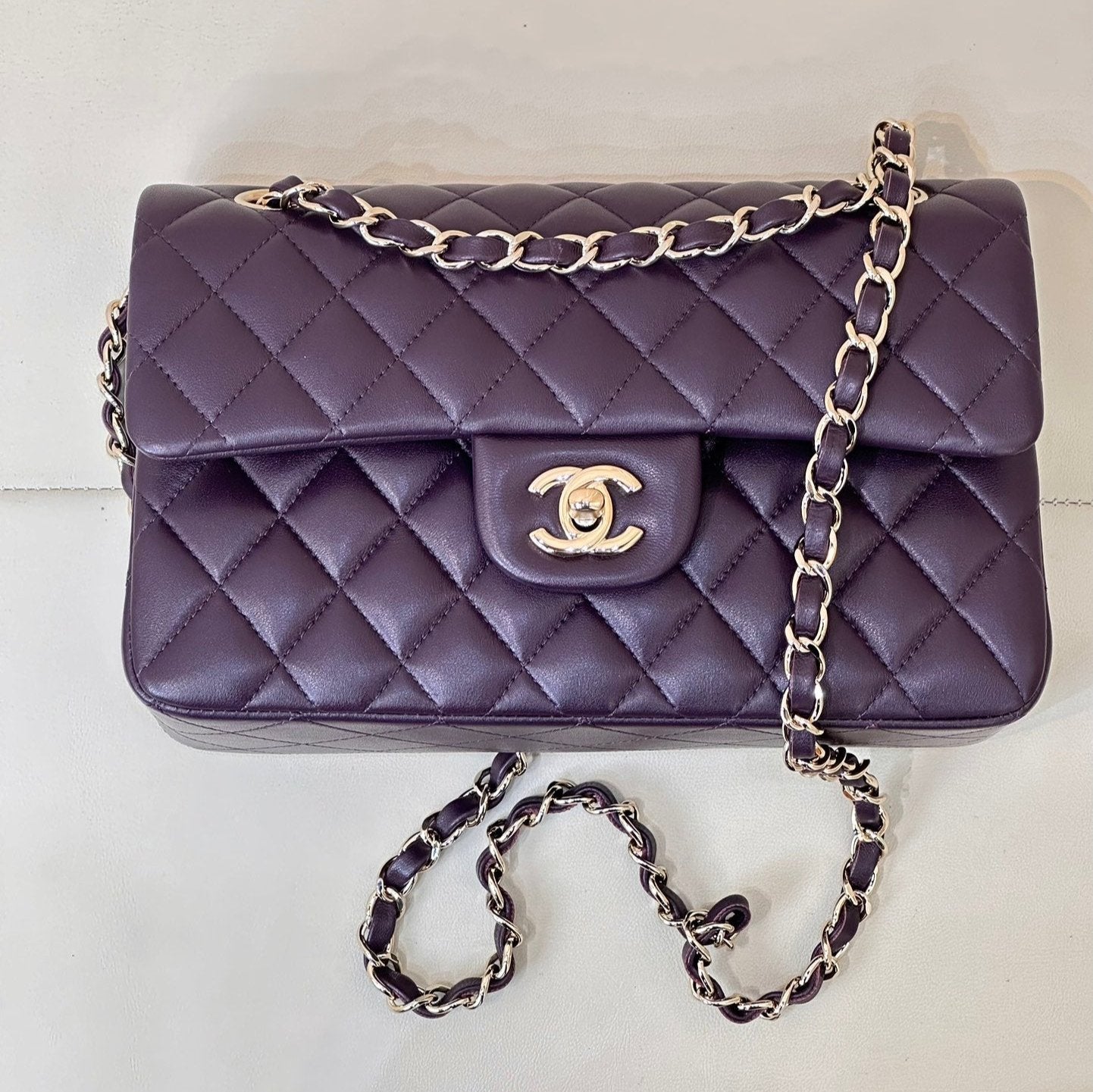 CLASSIC FLAP 23CM VIOLET LAMBSKIN LIGHT GOLD HARDWARE mysite