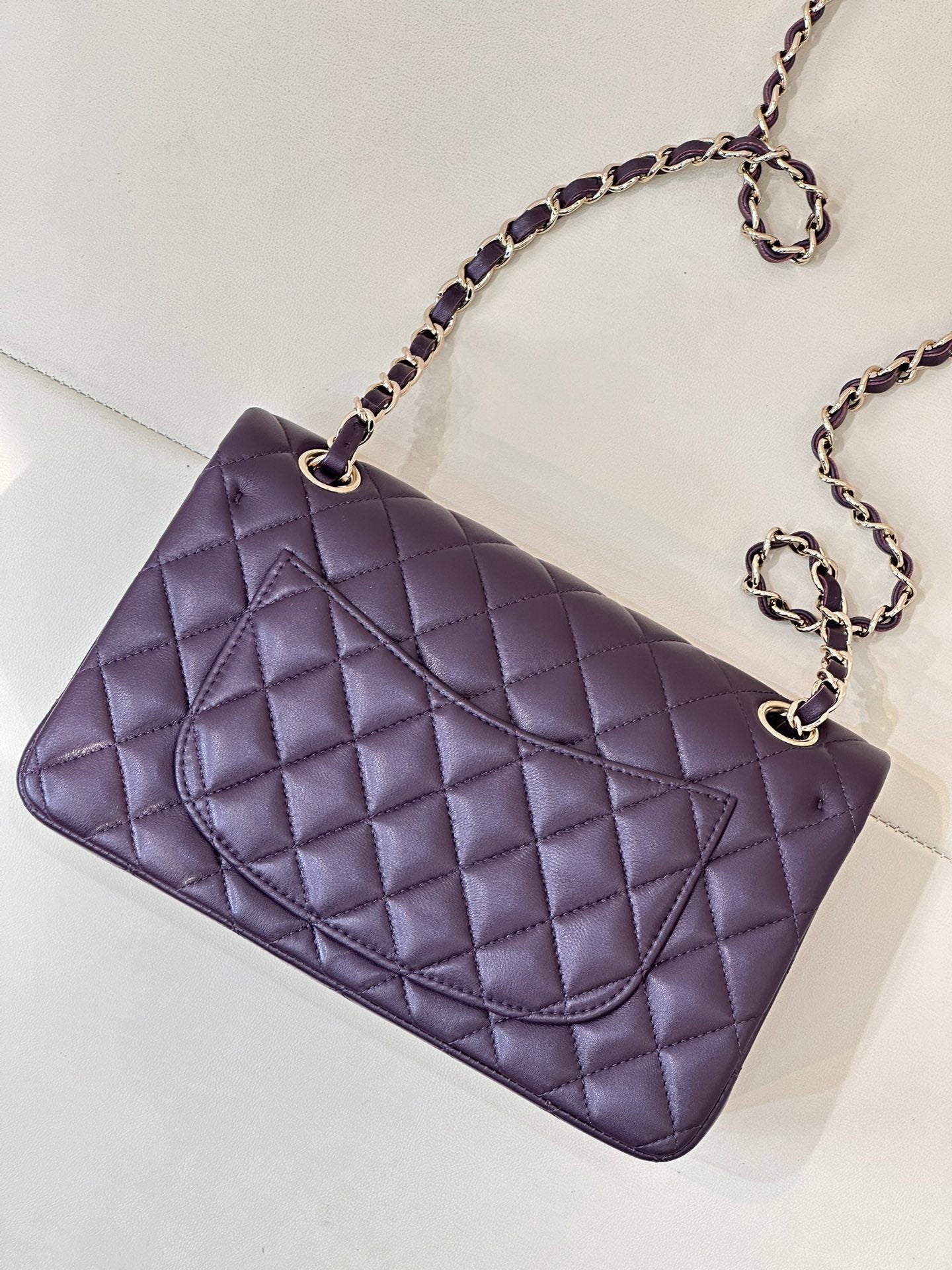 CLASSIC FLAP 23CM VIOLET LAMBSKIN LIGHT GOLD HARDWARE mysite