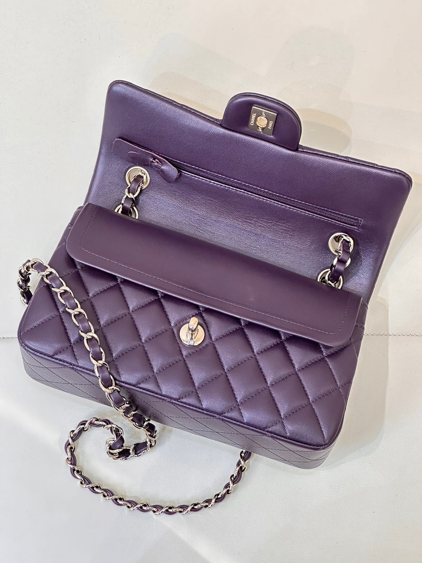 CLASSIC FLAP 23CM VIOLET LAMBSKIN LIGHT GOLD HARDWARE mysite