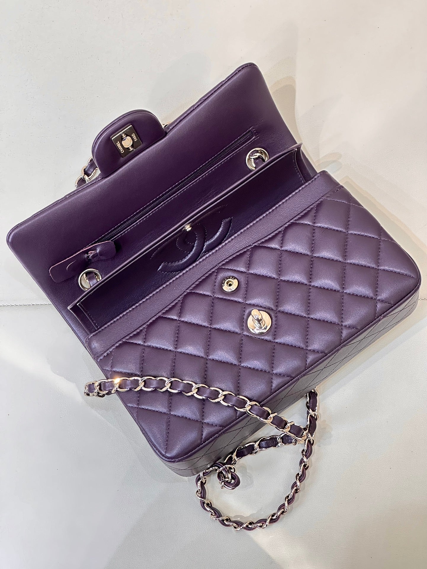 CLASSIC FLAP 23CM VIOLET LAMBSKIN LIGHT GOLD HARDWARE mysite