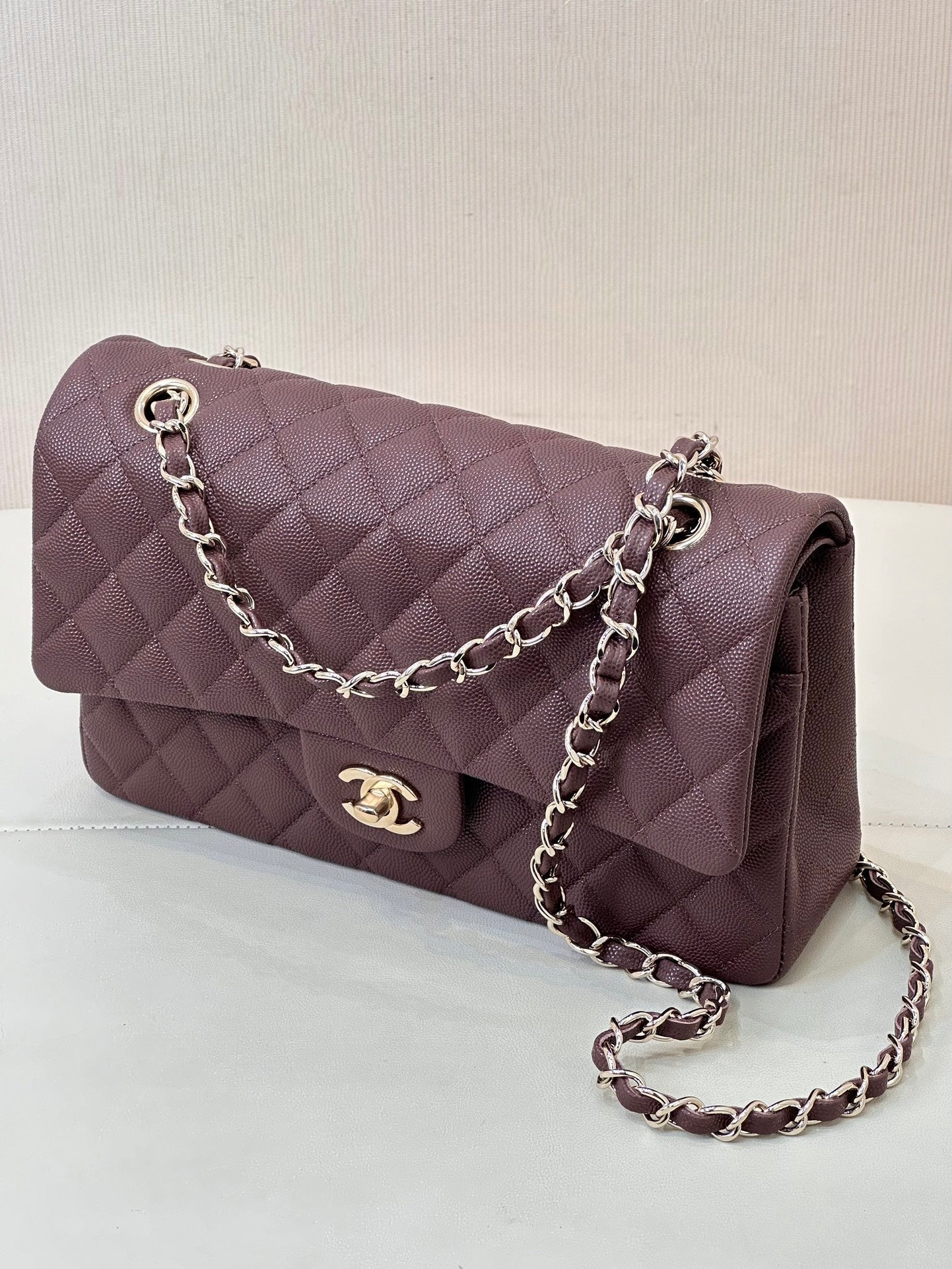 CLASSIC FLAP 25CM BURGUNDY CAVIAR LIGHT GOLD HARDWARE mysite