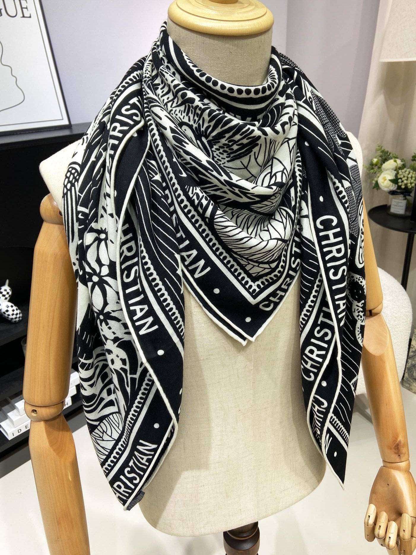 SQUARE SCARF 140 CM IN BLACK MIX WHITE MONOGRAM WOOL AND SILK 415109 mysite
