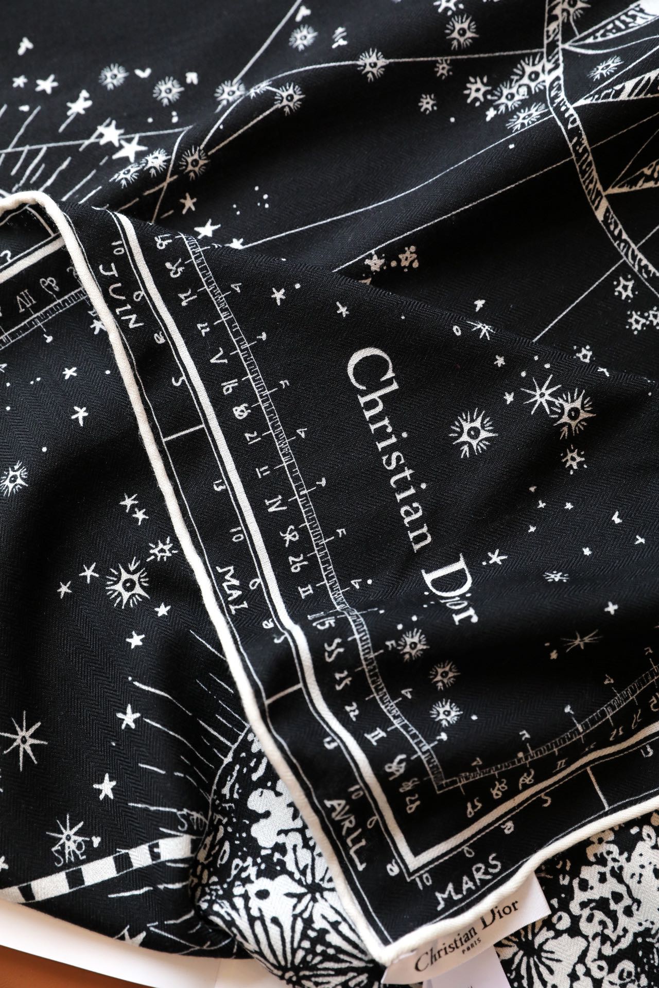 SQUARE SCARF 140 CM IN BLACK MIX WHITE MONOGRAM SILK 393136 mysite