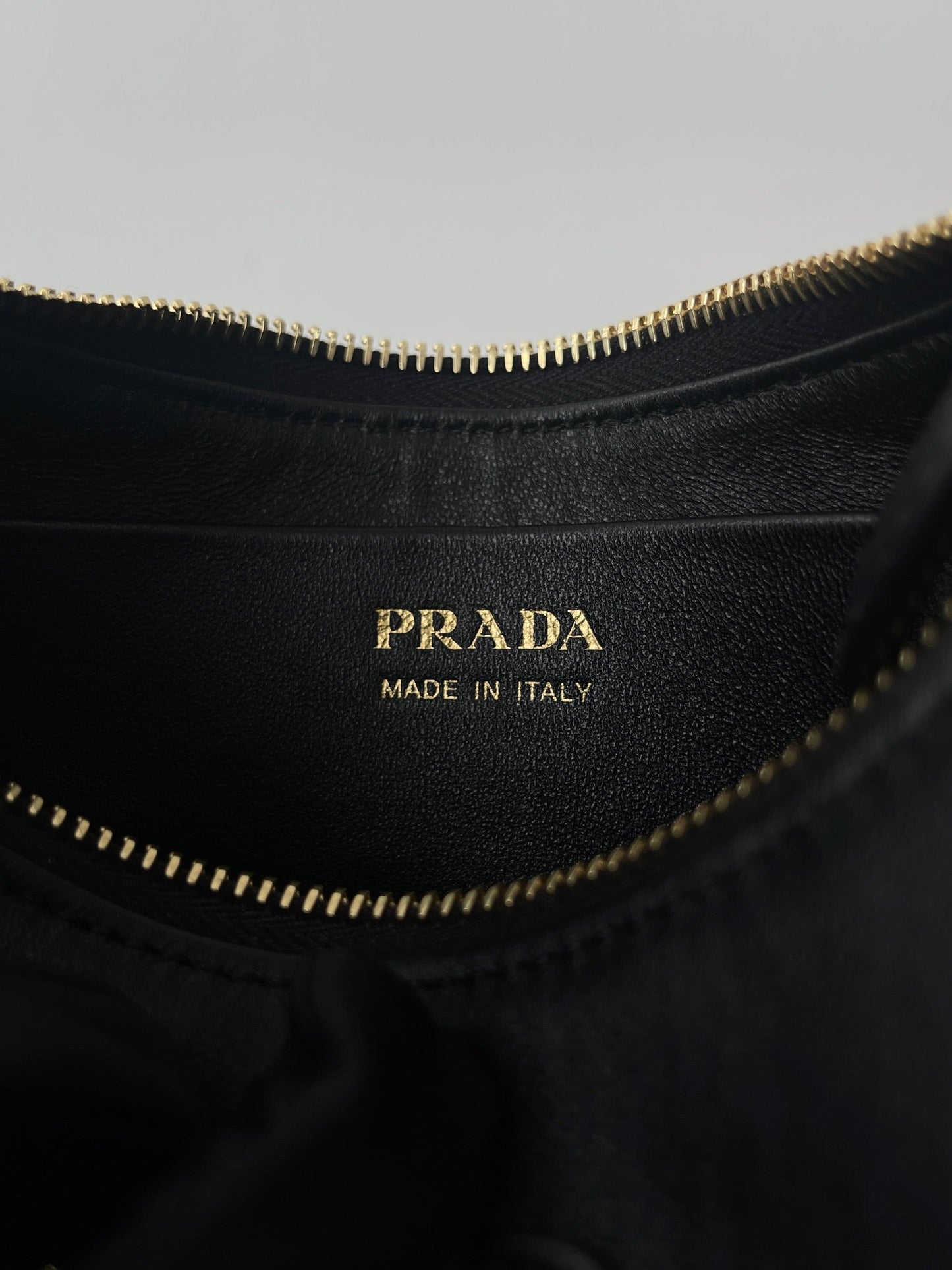 PRA ARQUÉ 22 SHOULDER BAG IN BLACK LEATHER mysite