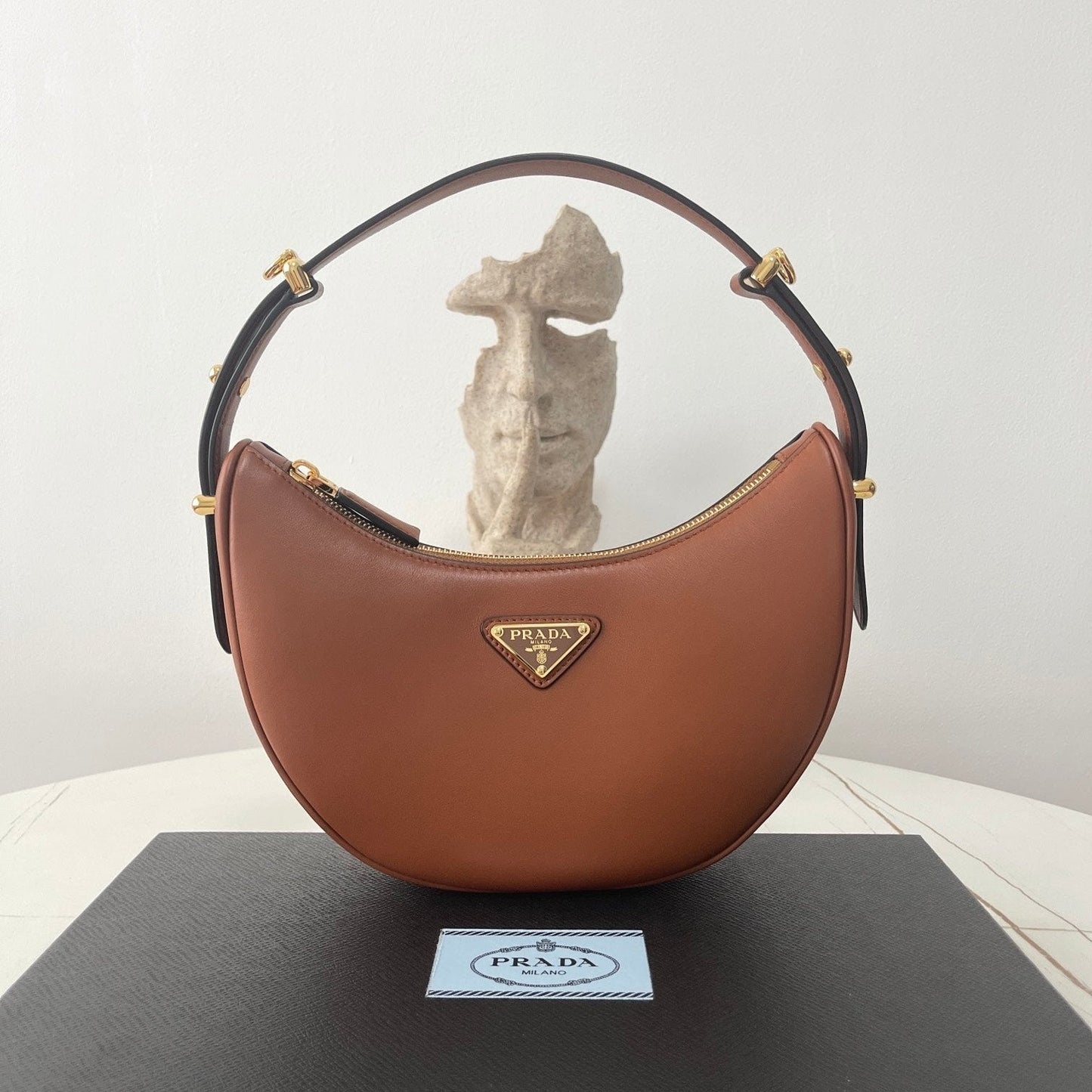 PRA ARQUÉ 22 SHOULDER BAG IN COGNAC BROWN LEATHER mysite