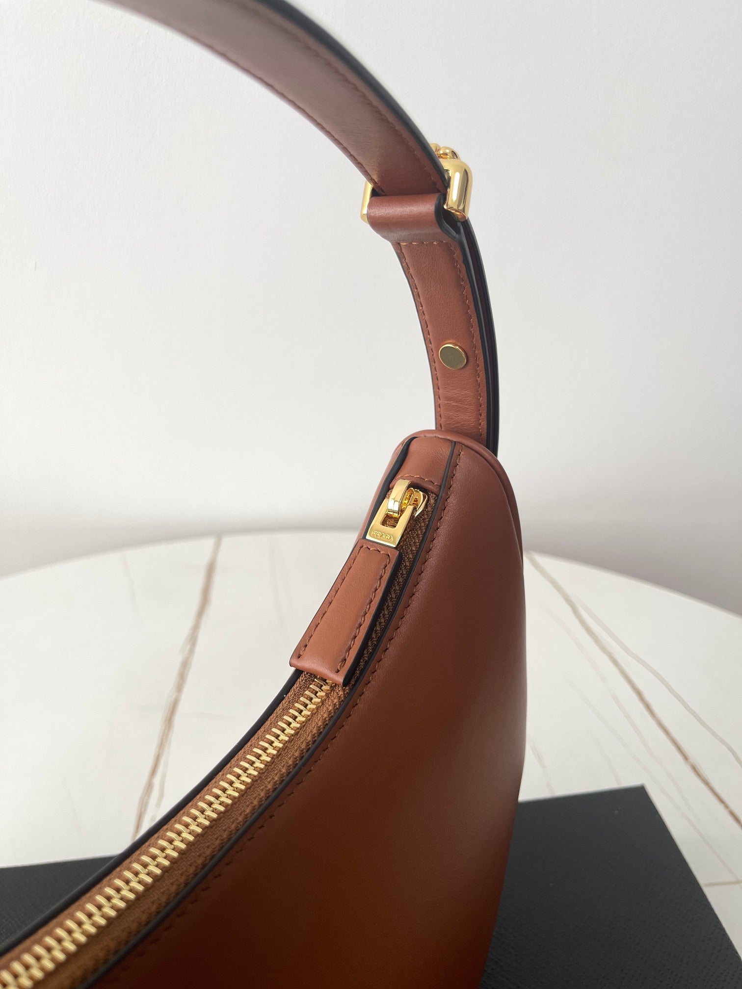 PRA ARQUÉ 22 SHOULDER BAG IN COGNAC BROWN LEATHER mysite