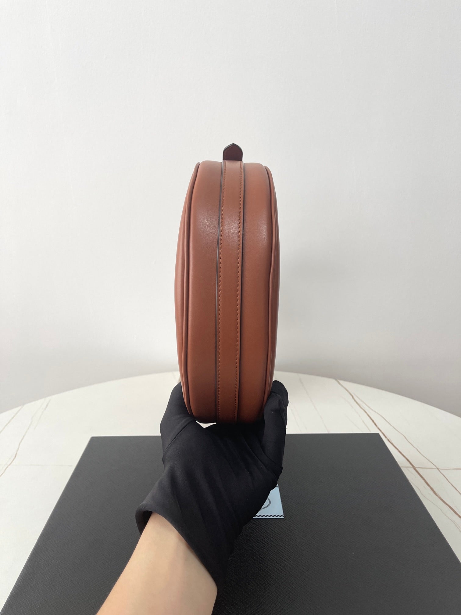 PRA ARQUÉ 22 SHOULDER BAG IN COGNAC BROWN LEATHER mysite