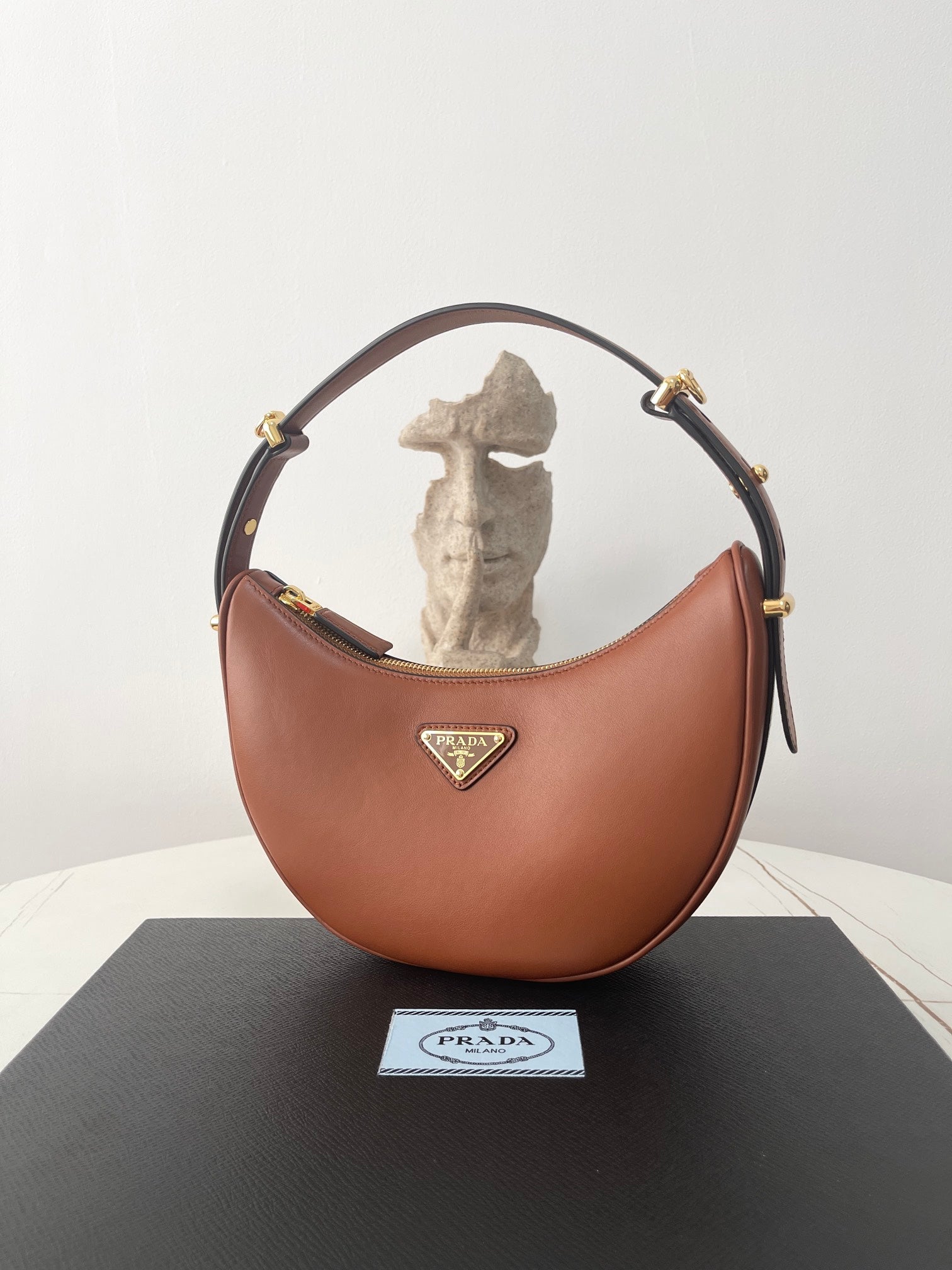 PRA ARQUÉ 22 SHOULDER BAG IN COGNAC BROWN LEATHER mysite