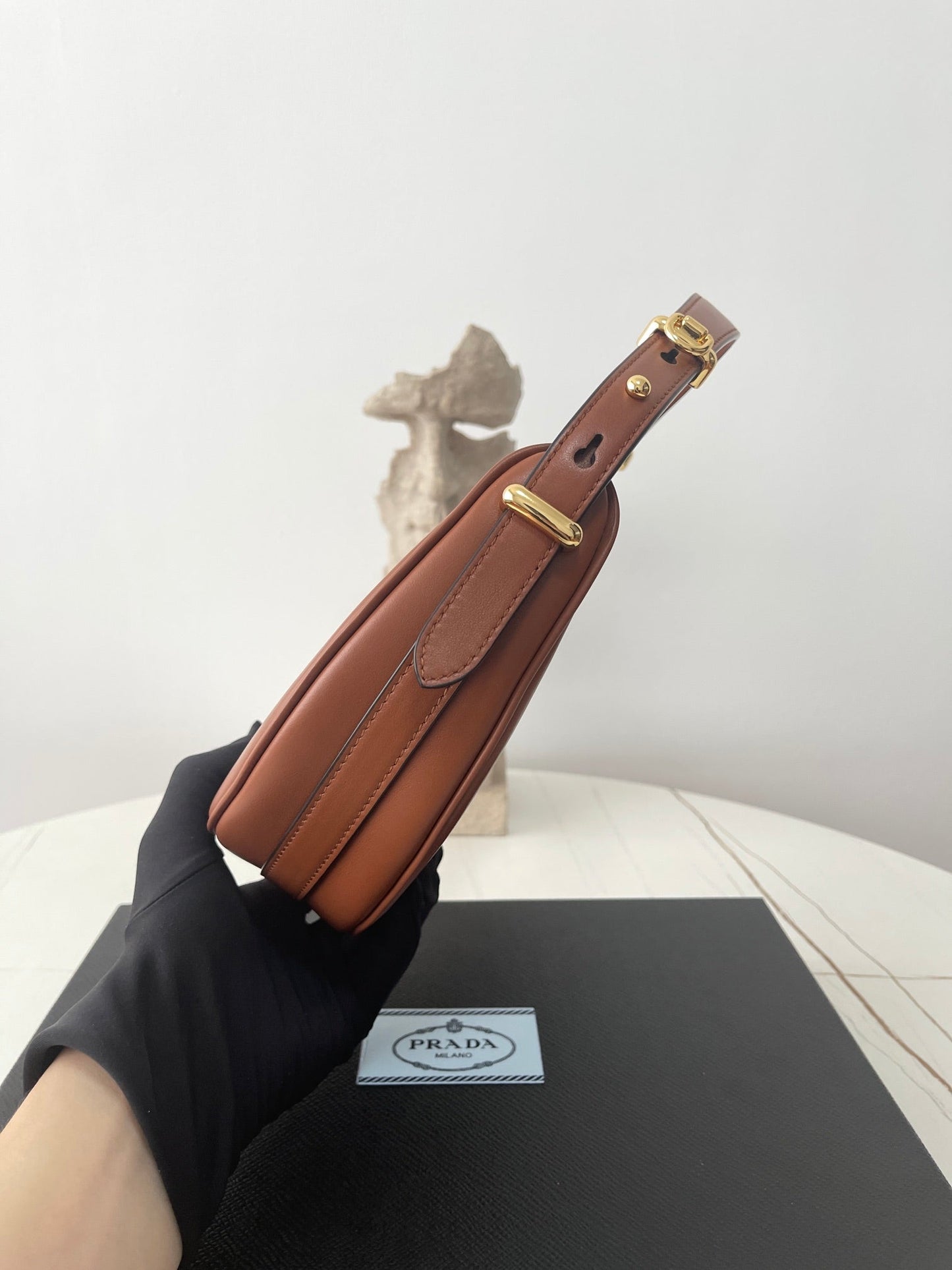 PRA ARQUÉ 22 SHOULDER BAG IN COGNAC BROWN LEATHER mysite