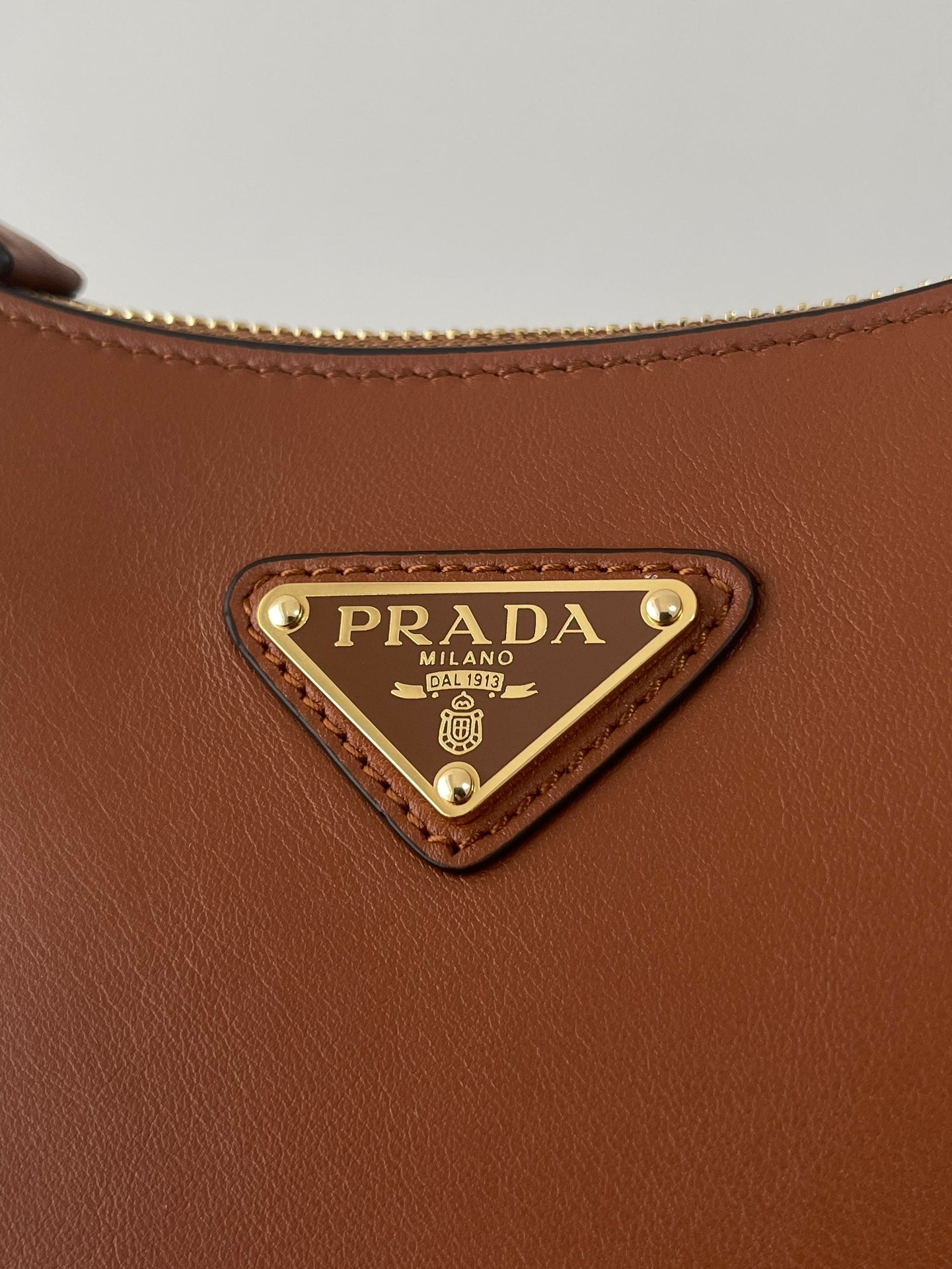 PRA ARQUÉ 22 SHOULDER BAG IN COGNAC BROWN LEATHER mysite